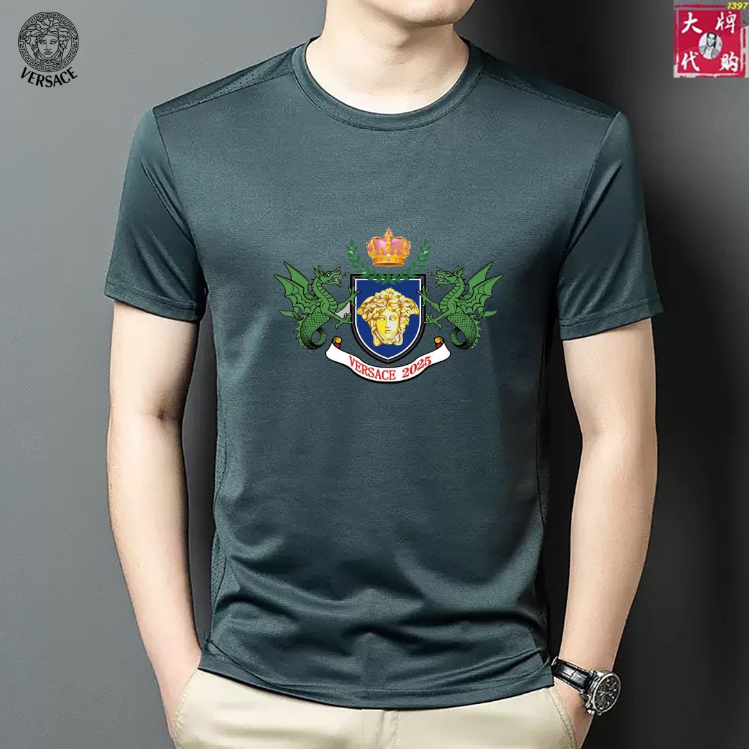 NO:160627,【Versace】New summer style high-end custom fabric short-sleeved, world-class men's clothing, simple and fashionable, calm and versatile, atmospheric and elegant, extremely comfortable and comfortable experience High-end fabrics, bright colors, ultimate smooth touch, delicate and not easy to wrinkle, luxurious and noble, crisp and stylish, lock needles, high-density sewing, all details are meticulous!  Worth owning.  Code number M-4XL, versace, versace, T-shirt, alexander wang19860909【 Versace 范思哲】夏季新款 高端定制面料短袖, 全球顶级男装,简约时尚,从容百搭,大气优雅 极度舒适体验 高端面料 色泽鲜艳 极致顺滑触感 细腻不易起皱 奢华高贵 挺括有型 锁针、高密度缝制,一切的细节处理一丝不苟！值得拥有．码数M-4XL,,versace,versace,T-shirt,alexander wang,Men's clothing