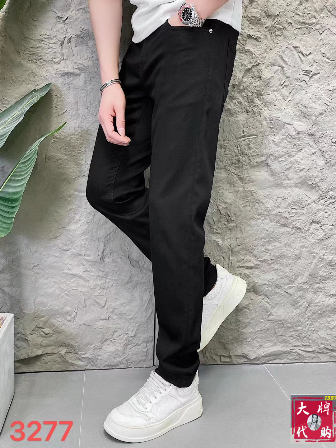 NO:161845,Cavalli Men's jeans original original cloth original wash water!  Imported original wash elastic fabrics, complex handicrafts superimposed, any wash process will become a completely different color effect after a few more seconds, so it is more precious, especially long-lasting and odor-resistant... Use the best tannin elastic texture, genuine leather leather cards, high-quality metal accessories... to create a unique and original jeans style!  Original hardware and accessories, super positive style, comfortable and breathable, extremely high grade, counter quality, and handsome upper body. Number of 29-38, jeans, alexander wang19860909卡瓦利 男士牛仔裤原厂原布原洗水！进口原版水洗弹力面料,复杂的手工艺叠加,任何一个洗水环节多停留几秒都会变成完全不一样的颜色效果,所以越加珍贵,特别持久、耐味…… 选用上乘的丹宁弹力质感,真皮皮牌、高定的金属辅料……打造出独特及原创的牛仔裤款型！原版五金辅料,版型超正,舒适透气,档次极高,专柜品质,上身帅气十足.码数29-38,,jeans,alexander wang,Men's clothing