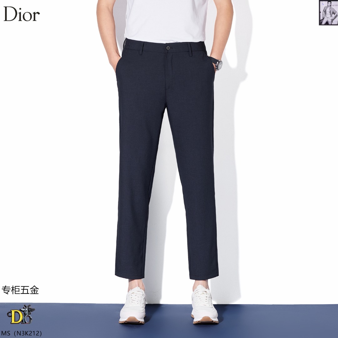 NO:161825,DIOR New fashion style casual pants, no pressure when entering and leaving the store, hot-selling styles for the counter, sharing taste and value, very comfortable to wear, low-key and luxurious, very high-end when worn, no need to say much about the style and cutting of the pants, exquisite and vivid upper body. A truly first-class top-notch material, a truly palace-level casual pants, using Turkish cotton, produce the most famous tannin cloth, excellent quality, heavy washing makes the pants very soft, the straight-footed style is absolutely stylish and extremely luxurious!  Size 29-40,dior,dior,alexander wang19860909DIOR 迪奥 新款时尚大爆款休闲裤西裤,出入专卖店无压力 专柜热销款 品味与价值共享身穿着非常舒适 低调不失奢华 穿出去非常有档次,裤型款式和裁剪亦无需多言 上身精致跃然.真正一等一顶级质料 真正殿堂级的休闲裤 选用土耳其的棉花 生产出最有名的单宁布 品质卓然 经过重水洗使得裤子很柔软 直脚的版型不挑人上身绝对的有型 极度奢华！尺码29-40,,dior,dior,alexander wang,Men's clothing