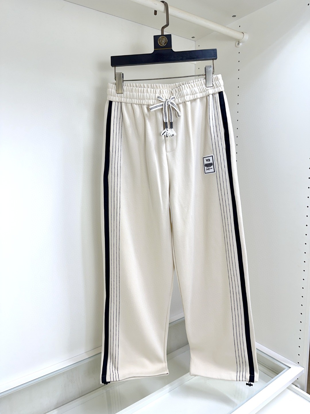 NO:450901,Y-3 Spring and Summer New Elastic Sleeps!  The official website is released simultaneously. The brand's classic LOGO casual pants, customized fabric, excellent comfort, strong hand touch. Extremely recognizable, perfect quality craftsmanship. Size M-3XL, alexander wang19860909Y-3 春夏款新款松紧带休闲裤！官网同步发售.品牌经典LOGO休闲裤 ,定制面料,舒适度极好,手触感强烈.辨识度极高,完美品相工艺. 尺码M-3XL,,alexander wang,Men's clothing