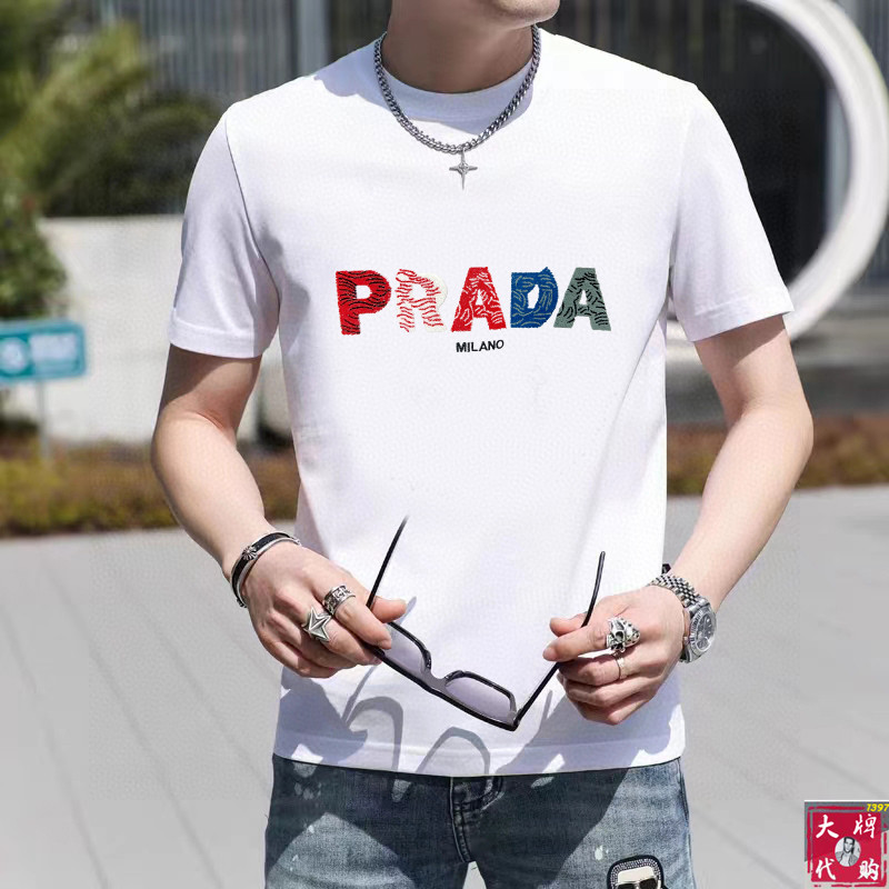 NO:440405,The high-end version of Burberry, the largest XL can wear 200 catties, with a top-level round neck, casual short-sleeved high-end custom versatile style. Anyone can easily control it. The fabric is fully customized craftsmanship. The latest logo design of the luxurious classic brand on the chest is very high-end. Those who understand the goods must enter!  The style and tailoring are slim styles, which are very exquisite, showing aura and highlighting the exquisiteness of business men. This is the unique feature, just right slim fit, and the upper body effect is very good!  Size XS-XL, burberry, burberry, T-shirt, alexander wang19860909高版本  Burberry 巴宝莉 最大XL可穿200斤顶级圆领休闲短袖高级定制百搭款式 任何人都可以轻松驾驭 面料全订制工艺 胸前奢华经典品牌最新logo设计,非常显档次懂货的必须入！版型剪裁属于修身款 非常精致,显气场,又会凸显商务男士的精致,这就是独到之处,恰到好处的修身,上身效果非常赞！尺码XS-XL,,burberry,burberry,T-shirt,alexander wang,Men's clothing