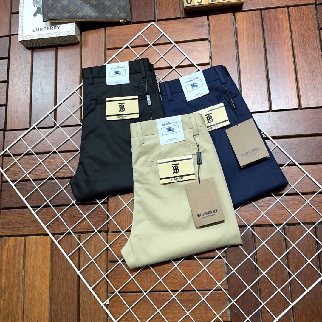 NO:425146,Burberry Burberry is coming, new styles and new products are available for sale in the counter. The original 1:1 product of the counter in physical stores is suitable for all ages. The highest version of the imported European fabric in the market is comfortable, soft and skin-friendly, with super cool and fashionable and versatile effect, straight and stylish, a must-have for the wardrobe!  Suitable for any occasion Size: 29-40, burberry, burberry, alexander wang19860909Burberry 巴宝莉 爆款来袭 新款新品 专柜有售 实体店已极品休闲裤西裤专柜原版1:1好货,适合各个年龄段.市场最高版本的欧洲进口面料.舒适柔软亲肤,上身效果超级棒时尚百搭,笔挺有型,衣橱必备！适合任何场合穿着 尺码:29-40,,burberry,burberry,alexander wang,Men's clothing