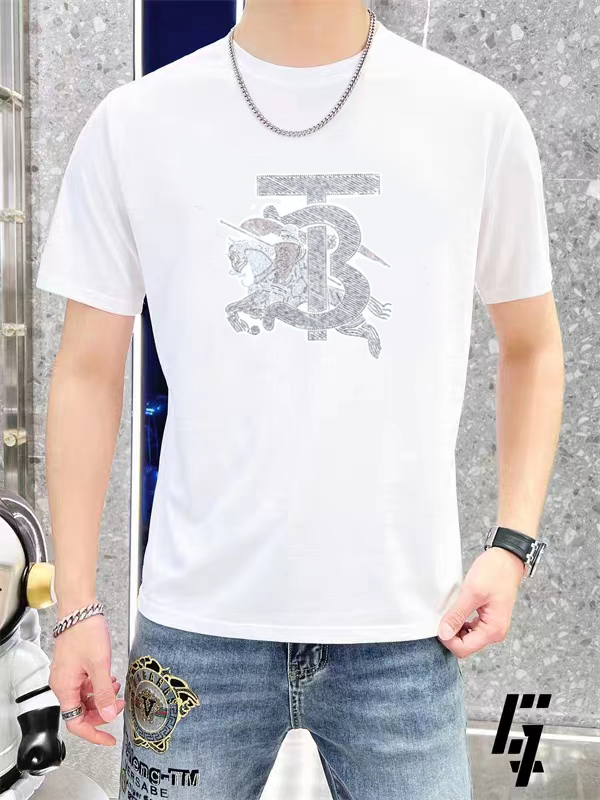 NO:514985,Burberry, Fat Brother Gospel Max 4XL, wear to 200 catties, top-grade round neck short sleeves, high-end custom versatile style, anyone can easily control it, full-customized fabric craftsmanship, the latest logo design of luxury classic brand on the chest, very high-end, those who understand goods must enter!  The style and tailoring are slim styles, which are very exquisite, showing aura and highlighting the exquisiteness of business men. This is the unique feature, the right slim fit, and the upper body effect is very good!  Size M-4XL, burberry, burberry, T-shirt, alexander wang19860909Burberry 巴宝莉 胖哥福音最大4XL穿到200斤顶级圆领短袖高级定制百搭款式 任何人都可以轻松驾驭 面料全订制工艺 胸前奢华经典品牌最新logo设计,非常显档次懂货的必须入！版型剪裁属于修身款 非常精致,显气场,又会凸显商务男士的精致,这就是独到之处,恰到好处的修身,上身效果非常赞！尺码M-4XL,,burberry,burberry,T-shirt,alexander wang,Men's clothing