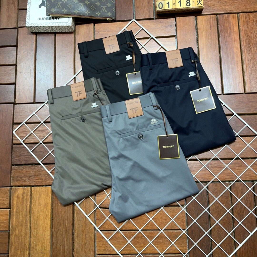 NO:520049,TF hits, new spring and summer products, available for sale in counters. The original 1:1 product for physical stores, suitable for all ages. The highest version of imported European fabrics in Europe is comfortable, soft and skin-friendly, with super cool and fashionable and versatile, straight and stylish, a must-have for the wardrobe!  Suitable for any occasion Size 29-40,,tom ford,alexander wang19860909TF 爆款来袭 春夏新款新品 专柜有售 实体店极品休闲裤西裤专柜原版1:1好货,适合各个年龄段.市场最高版本的欧洲进口面料.舒适柔软亲肤,上身效果超级棒时尚百搭,笔挺有型,衣橱必备！适合任何场合穿着 尺码29-40,,tom ford,alexander wang,Men's clothing