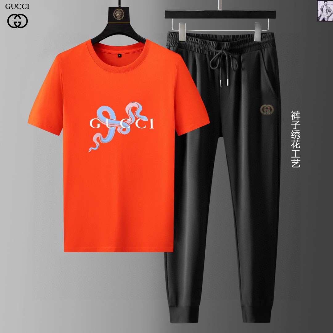 NO:460648,【Gucci】New summer lapel set! Mercerated fabric! Exclusive first new product, the official website synchronizes the Milan catwalk style, the top quality goods in real photography (standard number of codes! The latest top official website original list, brand new experience, three-dimensional tailoring of the counter fabric, new hardware accessories, delicate and soft feel, comfortable and breathable upper body, big brand style, luxury and atmospheric texture only imported from Italy customization, versatile style, not picky to wear, meticulous workmanship, no pressure to go in and out of the counter, absolutely worth a piece of good goods! The number of codes M-4XL (can be worn about 200 pounds),, gucci, alexander wang19860909【 Gucci 古奇】夏季新款翻领套装！丝光面料！独家首发新品 官网同步米兰走秀款 实物拍摄顶级好货（标准码数！最新顶尖官网原单,全新体验 专柜面料立体剪裁 全新五金配件、手感细腻柔软 上身舒适透气 大牌风范 奢华大气 进口意大利定制才有的质感 百搭款式 穿着不挑人 ,做工精细一丝不苟 ,出入专柜无压力 绝对值得人手一件的好貨！碼數M-4XL（可穿200斤左右）,,gucci,alexander wang,Men's clothing