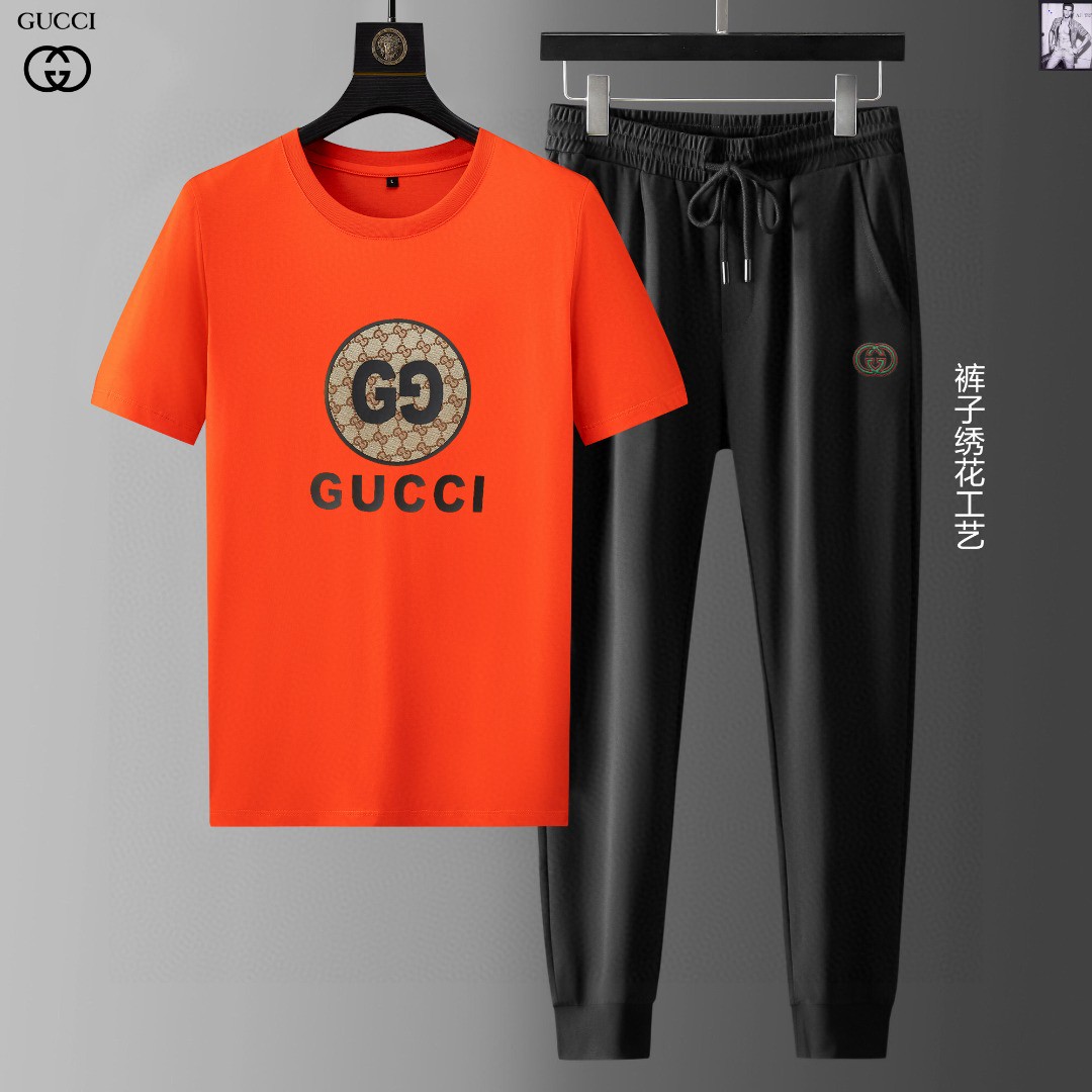 NO:516441,【Gucci】New summer lapel set! Mercerated fabric! Exclusive first new product, the official website synchronizes the Milan catwalk style, the top quality products in real photography (standard number of codes! The latest top official website original list, new experience, three-dimensional tailoring of the counter fabric, new hardware accessories, delicate and soft feel, comfortable and breathable upper body, big brand style, luxury and atmospheric texture only imported from Italy customization, versatile style, not picky to wear, meticulous workmanship, no pressure to go in and out of the counter, absolutely worth a piece of good product! The number of codes M-4XL (can be worn about 200 pounds),, gucci, alexander wang19860909【 Gucci 古奇】夏季新款翻领套装！丝光面料！独家首发新品 官网同步米兰走秀款 实物拍摄顶级好货（标准码数！最新顶尖官网原单,全新体验 专柜面料立体剪裁 全新五金配件、手感细腻柔软 上身舒适透气 大牌风范 奢华大气 进口意大利定制才有的质感 百搭款式 穿着不挑人 ,做工精细一丝不苟 ,出入专柜无压力 绝对值得人手一件的好貨！碼數M-4XL（可穿200斤左右）,,gucci,alexander wang,Men's clothing