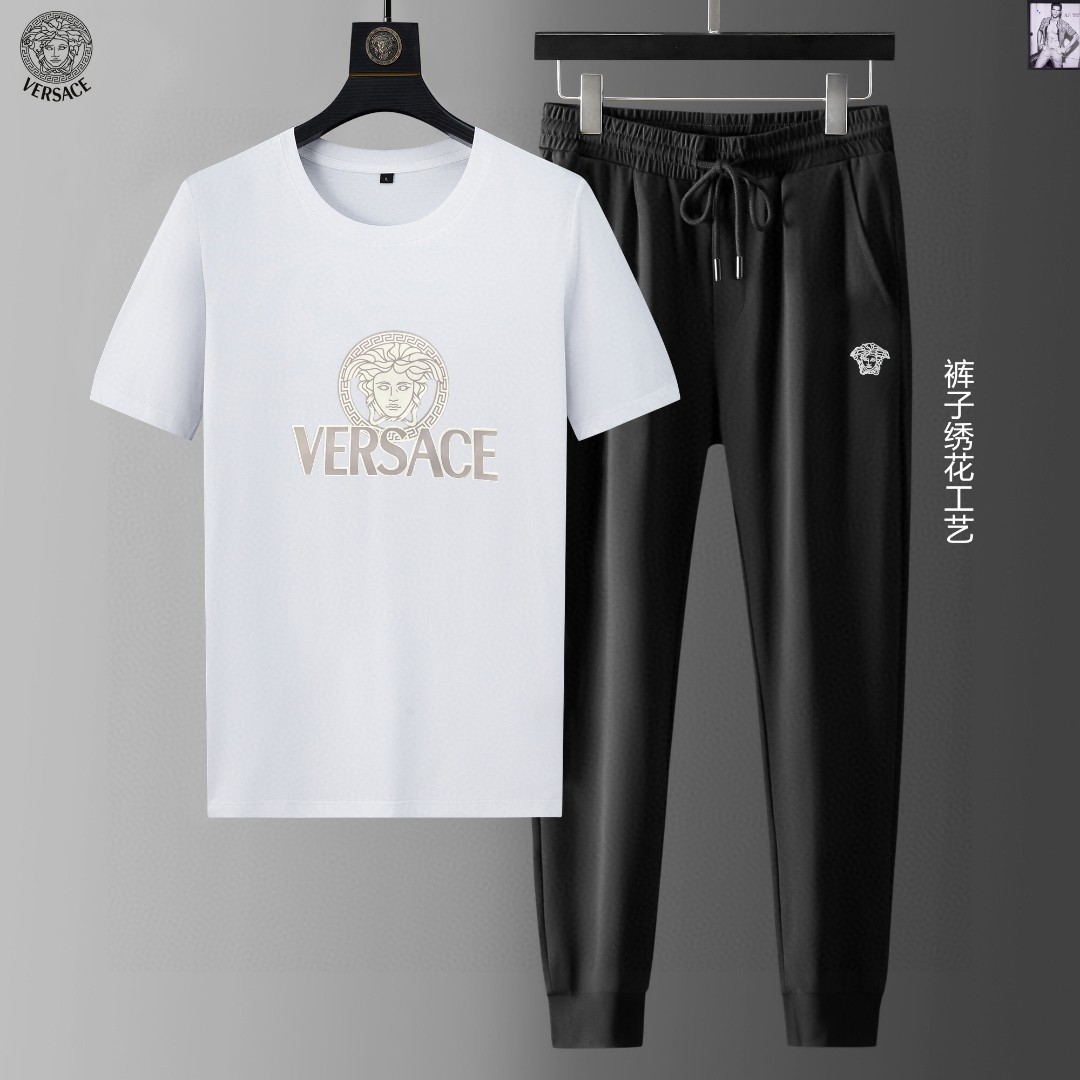 NO:516434,【Versace】New summer lapel set! Mercerated fabric! Exclusive first new product, the official website synchronizes the Milan catwalk style, the top quality products in real photography (standard number of codes! The latest top official website original list, brand new experience, three-dimensional tailoring of the counter fabric, new hardware accessories, delicate and soft feel, comfortable and breathable upper body, big brand style, luxury and atmospheric texture only imported from Italy customization, versatile style, not picky to wear, meticulous workmanship, no pressure to enter and exit the counter, absolutely worth a piece of good product! The number of codes M-4XL (can be worn about 200 kilograms),, versace, versace, alexander wang19860909【 Versace 范思哲】夏季新款翻领套装！丝光面料！独家首发新品 官网同步米兰走秀款 实物拍摄顶级好货（标准码数！最新顶尖官网原单,全新体验 专柜面料立体剪裁 全新五金配件、手感细腻柔软 上身舒适透气 大牌风范 奢华大气 进口意大利定制才有的质感 百搭款式 穿着不挑人 ,做工精细一丝不苟 ,出入专柜无压力 绝对值得人手一件的好貨！碼數M-4XL（可穿200斤左右）,,versace,versace,alexander wang,Men's clothing