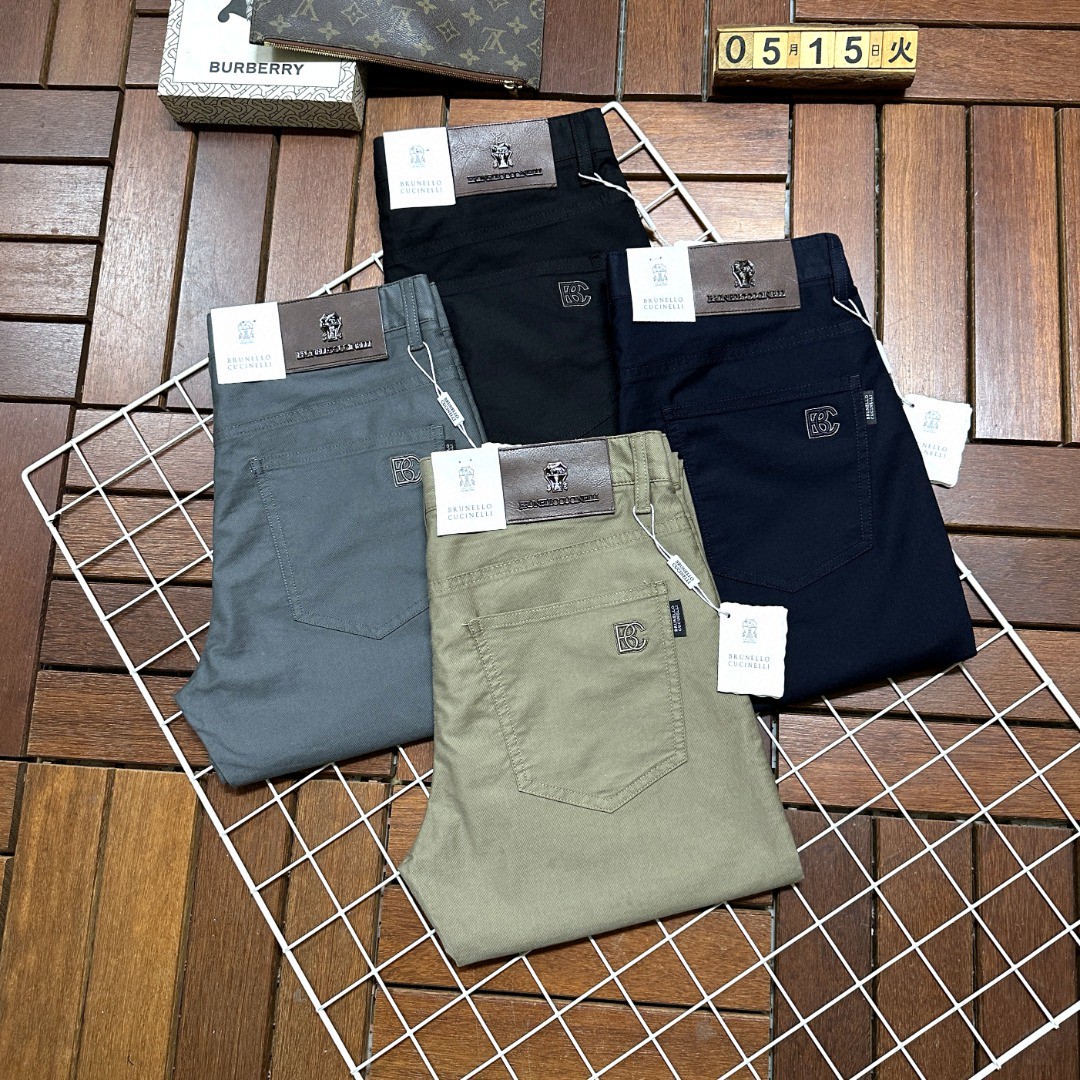 NO:466986,BC new style and new products available for sale in counters. The original 1:1 product for physical store top casual pants, suitable for all ages. The highest version of European imported fabrics in the market. They are comfortable, soft and skin-friendly, with super cool and fashionable and versatile upper body effect, straight and stylish, a must-have for the wardrobe!  Suitable for any occasion Size 29-40, alexander wang19860909BC 新款新品 专柜有售 实体店极品休闲裤专柜原版1:1好货,适合各个年龄段.市场最高版本的欧洲进口面料.舒适柔软亲肤,上身效果超级棒时尚百搭,笔挺有型,衣橱必备！适合任何场合穿着 尺码29-40,,alexander wang,Men's clothing