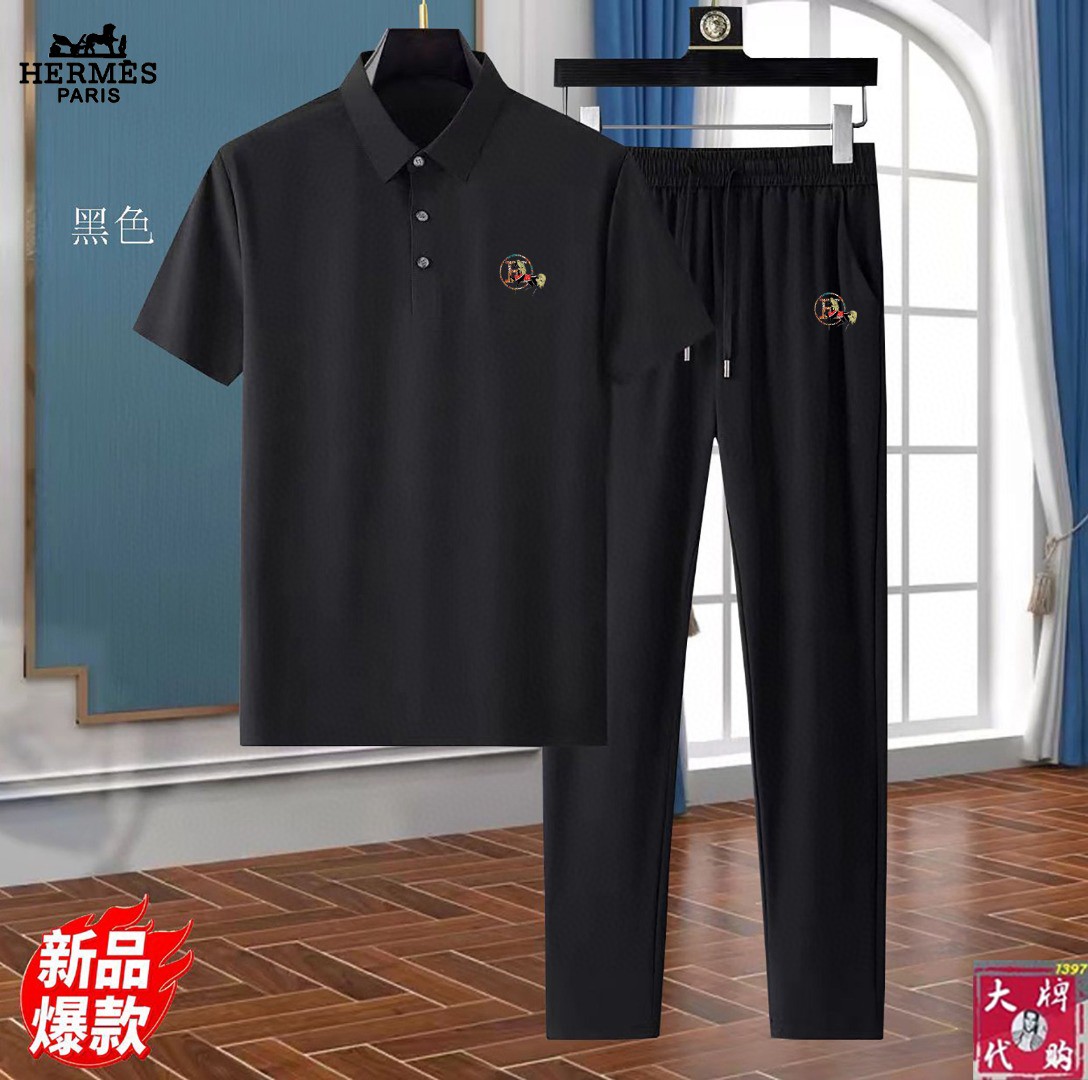 NO:458513,【Hermes】New spring short-sleeved suit!  High-end fabric!  Exclusive first new product, the official website synchronizes the Milan catwalk model, the top quality goods in real life shooting, standard code number!  The latest top official website original list, a new experience, three-dimensional tailoring of the counter fabric, new hardware accessories, delicate and soft feel, comfortable and breathable upper body, big brand style, luxury and atmospheric, texture only imported from Italy customization, versatile style, not picky in people, fine workmanship and meticulous, no pressure to enter and exit the counter, absolutely worth a piece of good product!  M-4XL (can wear about 195 catties), hermes, hermes, T-shirt, alexander wang19860909【 Hermes 爱马仕】春季新款短袖套装！高端面料！独家首发新品 ,官网同步米兰走秀款 实物拍摄顶级好货 标准码数！最新顶尖官网原单,全新体验 专柜面料立体剪裁 全新五金配件、手感细腻柔软 上身舒适透气 大牌风范 奢华大气 进口意大利定制才有的质感 百搭款式 穿着不挑人 ,做工精细一丝不苟 ,出入专柜无压力 绝对值得人手一件的好货！码数M-4XL（可穿195斤左右）,,hermes,hermes,T-shirt,alexander wang,Men's clothing