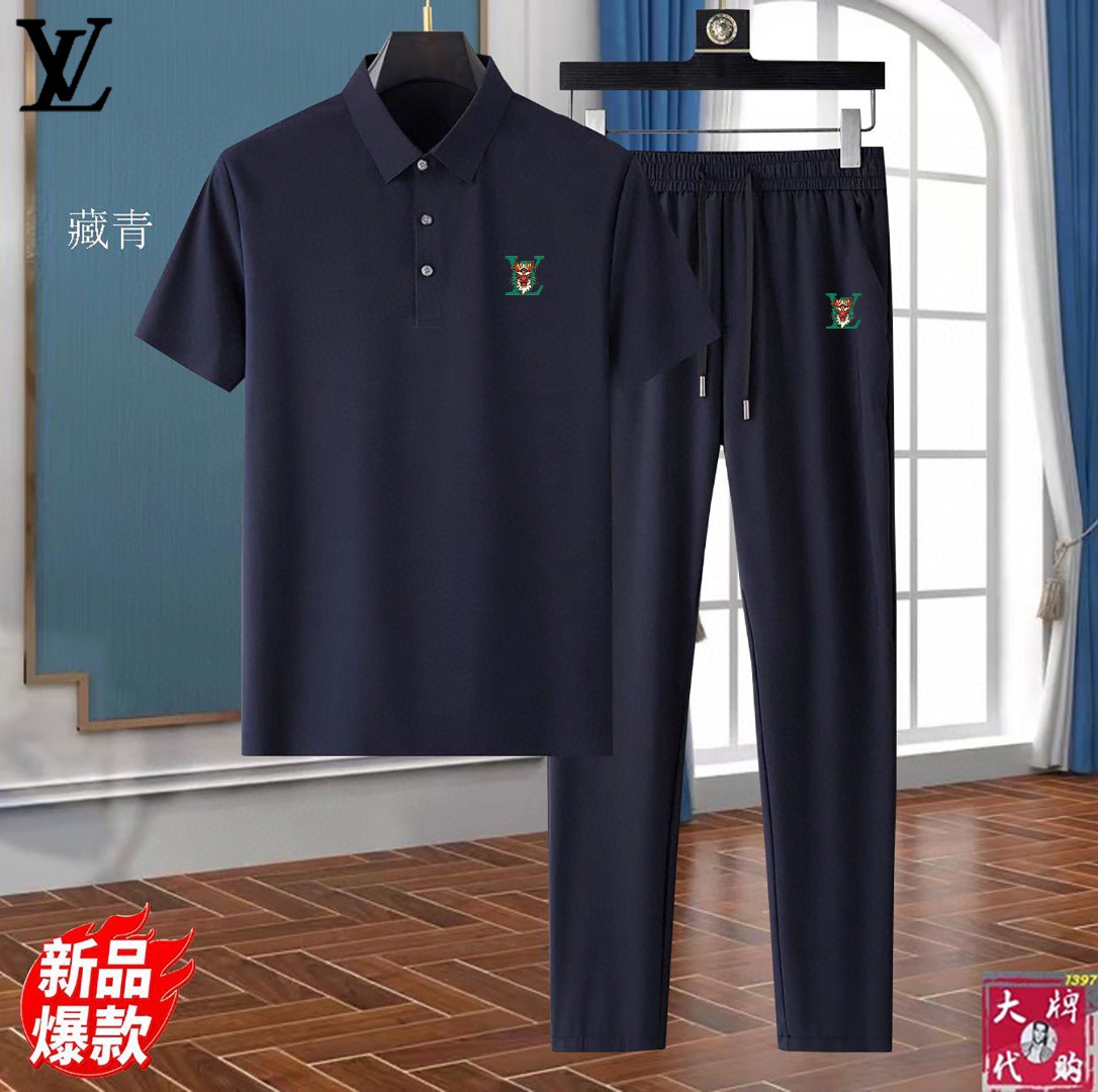 NO:520062,【LV Louis Vuitton】New spring short-sleeved suit!  High-end fabric!  Exclusive first new product, the official website synchronizes the Milan catwalk model, the top quality goods in real life shooting, standard code number!  The latest top official website original list, a new experience, three-dimensional tailoring of the counter fabric, new hardware accessories, delicate and soft feel, comfortable and breathable upper body, big brand style, luxury and atmospheric, texture only imported from Italy customization, versatile style, not picky in people, fine workmanship and meticulous, no pressure to enter and exit the counter, absolutely worth a piece of good product!  M-4XL (can wear about 195 catties), louis vuitton,louis vuitton,t-shirt,alexander wang19860909【 LV 路易威登】春季新款短袖套装！高端面料！独家首发新品 ,官网同步米兰走秀款 实物拍摄顶级好货 标准码数！最新顶尖官网原单,全新体验 专柜面料立体剪裁 全新五金配件、手感细腻柔软 上身舒适透气 大牌风范 奢华大气 进口意大利定制才有的质感 百搭款式 穿着不挑人 ,做工精细一丝不苟 ,出入专柜无压力 绝对值得人手一件的好货！码数M-4XL（可穿195斤左右）,,louis vuitton,louis vuitton,T-shirt,alexander wang,Men's clothing