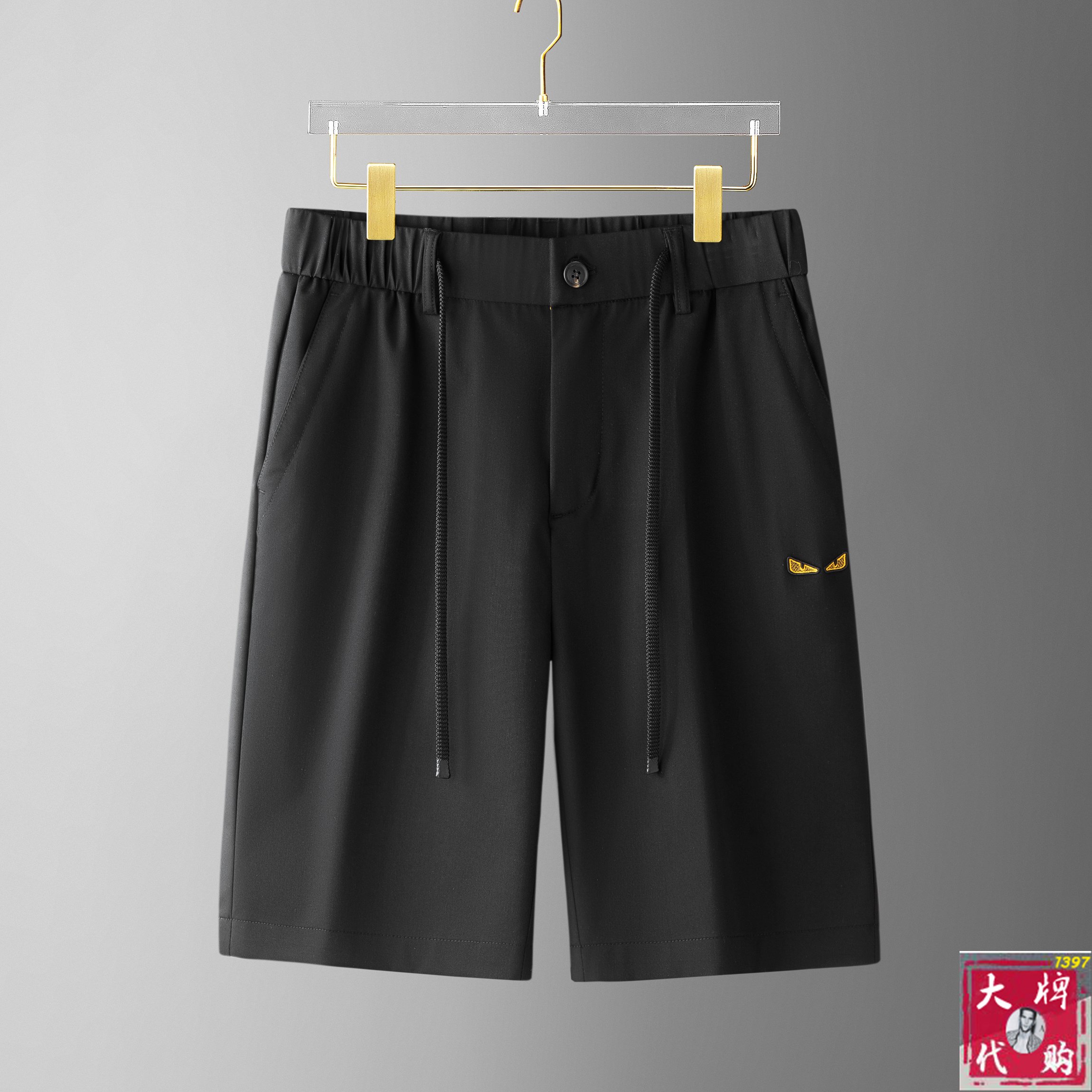 NO:450824,Fendi summer shorts, versatile elastic waist casual pinch pants!  Elastic waist, insert bags on both sides. The fabric is made of customer-supplied fixed-woven high-strength pure cotton material. The upper body is breathable, soft and skin-friendly, with a delicate feel. The waist is knitted elastic waist and drawstring. You don’t have to worry about the discomfort of being too loose or too tight on the upper body. Whether at home, going out or traveling, it is your best choice for summer!  Code number M-4XL, fendi, fendi, shorts, alexander wang19860909Fendi 芬迪 夏季短裤,百搭松紧腰休闲五分裤！松紧腰 两侧插袋 面料采用客供定织高支纯棉料,上身透气,柔软亲肤,手感细腻、 腰部针织松紧腰加抽绳,上身不用担心过松过紧的不舒适感 ,无论居家,外出,旅游,都是您夏日的最佳选择！码数M-4XL,,fendi,fendi,shorts,alexander wang,Men's clothing