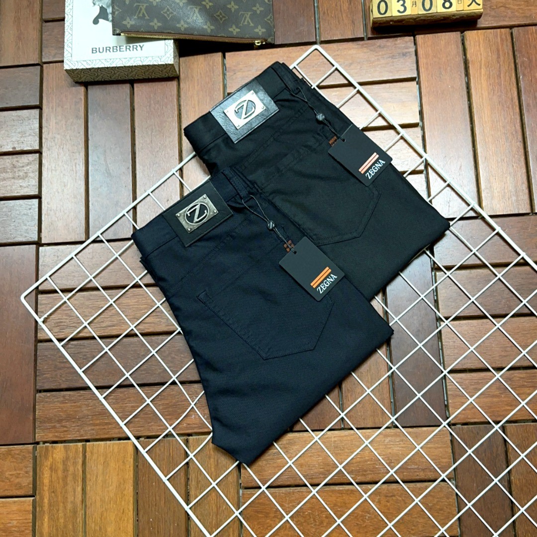 NO:425138,Zegna is coming, new styles and new products are available in the counter. The physical store has the best casual trousers and trousers. The original 1:1 product is suitable for all ages. The highest version of the imported European fabric in the market. It is comfortable, soft and skin-friendly. The upper body effect is super fashionable and versatile. It is straight and stylish. It is a must-have for the wardrobe!  Suitable for any occasion Size: 29-40, zegna,alexander wang19860909Zegna 杰尼亚 爆款来袭 新款新品 专柜有售 实体店已极品休闲裤西裤专柜原版1:1好货,适合各个年龄段.市场最高版本的欧洲进口面料.舒适柔软亲肤,上身效果超级棒时尚百搭,笔挺有型,衣橱必备！适合任何场合穿着 尺码:29-40,,zegna,alexander wang,Men's clothing