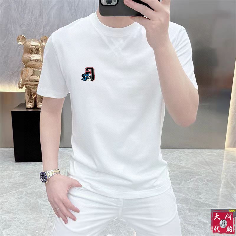 NO:410942,High-version Gucci Max XXL can wear 200 catties top-level round neck casual short sleeve high-end custom versatile style. Anyone can easily control it. Fully customized fabric craftsmanship. The latest logo design of the luxurious classic brand on the chest is very high-end. Those who understand goods must enter!  The style and tailoring are slim styles, which are very exquisite, showing aura and highlighting the exquisiteness of business men. This is the unique feature, the right slim fit, and the upper body effect is very good!  Size S-XXL, gucci, T-shirt, alexander wang19860909高版本  Gucci 古奇 最大XXL可穿200斤顶级圆领休闲短袖高级定制百搭款式 任何人都可以轻松驾驭 面料全订制工艺 胸前奢华经典品牌最新logo设计,非常显档次懂货的必须入！版型剪裁属于修身款 非常精致,显气场,又会凸显商务男士的精致,这就是独到之处,恰到好处的修身,上身效果非常赞！尺码S-XXL,,gucci,T-shirt,alexander wang,Men's clothing