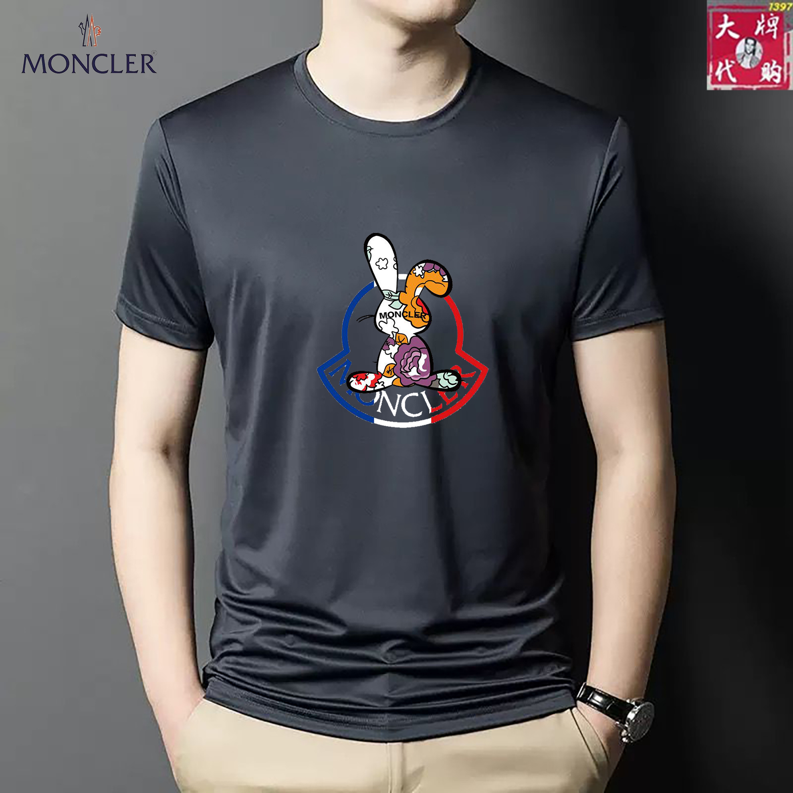 NO:414154,Moncler mask, new high-version short-sleeved . Original quality, trading company order model, comfortable texture, versatile and can be matched at will, Classic logo, three-dimensional cut, comfortable and breathable, Size M-4XL,, Moncler, T-shirt, alexander wang19860909Moncler 蒙口 新款高版本短袖 . 原单品质 贸易公司订单款 质感舒适百搭可随意搭配 经典logo标示 版型立体剪裁 舒适透气 码数M-4XL,,Moncler,T-shirt,alexander wang,Men's clothing