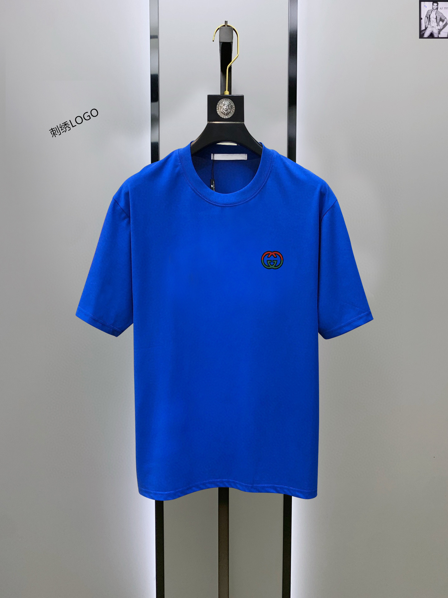 NO:417537,GUCCI Guqi Spring and summer new product fashionable round neck short sleeve high-end custom versatile style!  More practical, anyone can easily control it. It is made of 95 cotton + 5-day silk fabric, with a very touch, no pilling, no deformation, luxurious classic logo design, very high-end and must be entered if you understand the goods!  The style is loose and can be controlled by both men and women!  It shows its aura and highlights its exquisiteness. This is the uniqueness. The upper body effect is very good. Size S-XXL reference (model try on height 173cm and weight kilograms wear M size) and so on, the maximum wear is more than 210 kilograms. Welfare for Fat Brother!  ,gucci,T-shirt,alexander wang19860909GUCCI 古琦 春夏新品时尚圆领短袖高级定制百搭款式！更有实用感 任何人都可以轻松驾驭 采用95棉+5天丝面料制作,手感非常奈斯,不起球,不变形,奢华经典logo设计,非常显档次懂货的必须入！版型剪裁属于宽松版型,男女都可驾驭！显气场,又会凸显精致,这就是独到之处,上身效果非常赞.尺码S-XXL 参考（ 模特试穿 身高173cm体重斤穿M码）以此类推,最大可穿210多斤.胖哥哥福利！,,gucci,T-shirt,alexander wang,Men's clothing