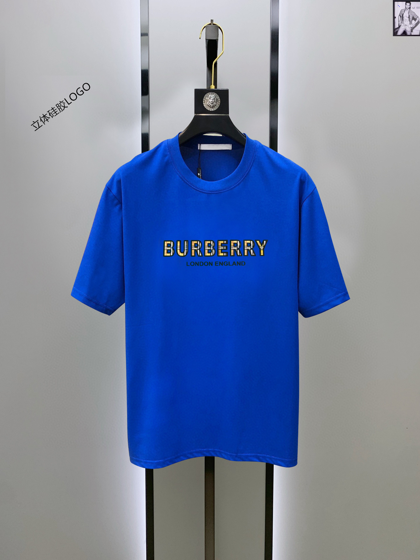 NO:417585,Burberry Spring and summer new products, fashionable round neck short sleeves, high-end custom versatile style!  More practical, anyone can easily control it. It is made of 95 cotton + 5-day silk fabric, with a very touch, no pilling, no deformation, luxurious classic logo design, very high-end and must be entered if you understand the goods!  The style is loose and can be controlled by both men and women!  It shows its aura and highlights its exquisiteness. This is the uniqueness. The upper body effect is very good. Size S-XXL reference (model try on height 173cm and weight kilograms wear M size) and so on, the maximum wear is more than 210 kilograms. Welfare for Fat Brother!  ,burberry,burberry,T-shirt,alexander wang19860909Burberry 巴宝莉 春夏新品时尚圆领短袖高级定制百搭款式！更有实用感 任何人都可以轻松驾驭 采用95棉+5天丝面料制作,手感非常奈斯,不起球,不变形,奢华经典logo设计,非常显档次懂货的必须入！版型剪裁属于宽松版型,男女都可驾驭！显气场,又会凸显精致,这就是独到之处,上身效果非常赞.尺码S-XXL 参考（ 模特试穿 身高173cm体重斤穿M码）以此类推,最大可穿210多斤.胖哥哥福利！,,burberry,burberry,T-shirt,alexander wang,Men's clothing