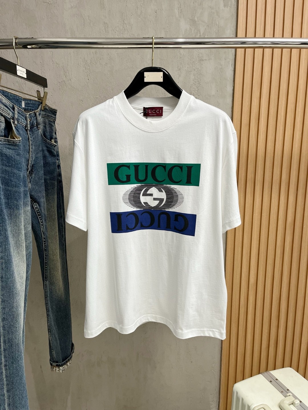 NO:417651,High-version Gucci 2025 new classic round neck short sleeves, fashionable and versatile classic elements to create exquisite craftsmanship counter fabrics, top-level elements to create, classic short sleeves 3 standards, trendy men's fashion, whether it is the comfort of the upper body or it is an incomparable existence, a must-have for male gods. Code number XS-XL, gucci, T-shirt, alexander wang19860909高版本 Gucci 古奇 2025新款经典圆领短袖,时尚百搭经典元素打造精致工艺专柜面料,顶级元素融合打造,经典短袖3标齐全,潮男时尚,无论是上身舒适度还是都是无可比拟的存在,男神必备.码数XS-XL,,gucci,T-shirt,alexander wang,Men's clothing