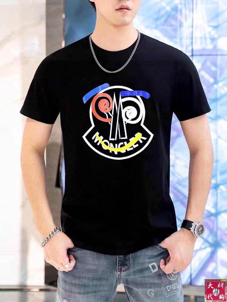 NO:440391,Moncler silhouette, Fat Brother Gospel Max 4XL, wear to 200 catties, top-grade round neck short sleeves, high-end custom versatile style, anyone can easily control it, full custom fabric craftsmanship, the latest logo design of the luxurious classic brand on the chest, very high-end, those who understand goods must enter!  The style and tailoring are slim styles, which are very exquisite, showing aura and highlighting the exquisiteness of business men. This is the unique feature, the right slim fit, and the upper body effect is very good!  Size M-4XL, Moncler, T-shirt, alexander wang19860909Moncler 蒙口 胖哥福音最大4XL穿到200斤顶级圆领短袖高级定制百搭款式 任何人都可以轻松驾驭 面料全订制工艺 胸前奢华经典品牌最新logo设计,非常显档次懂货的必须入！版型剪裁属于修身款 非常精致,显气场,又会凸显商务男士的精致,这就是独到之处,恰到好处的修身,上身效果非常赞！尺码M-4XL,,Moncler,T-shirt,alexander wang,Men's clothing