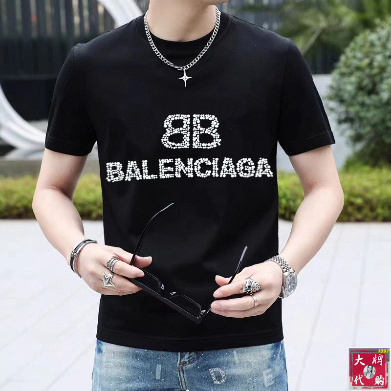 NO:440398,High-version Balenciaga, the largest XXL wearable 200 catties, top-grade round neck, casual short-sleeved high-end custom versatile style, anyone can easily control it, full-customized fabric craftsmanship, the latest logo design of the luxurious classic brand on the chest, very high-end, those who understand goods must enter!  The style and tailoring are slim styles, which are very exquisite, showing aura and highlighting the exquisiteness of business men. This is the unique feature, the right slim fit, and the upper body effect is very good!  Size S-XXL, balenciaga, balenciaga, T-shirt, alexander wang19860909高版本  Balenciaga 巴黎世家 最大XXL可穿200斤顶级圆领休闲短袖高级定制百搭款式 任何人都可以轻松驾驭 面料全订制工艺 胸前奢华经典品牌最新logo设计,非常显档次懂货的必须入！版型剪裁属于修身款 非常精致,显气场,又会凸显商务男士的精致,这就是独到之处,恰到好处的修身,上身效果非常赞！尺码S-XXL,,balenciaga,balenciaga,T-shirt,alexander wang,Men's clothing