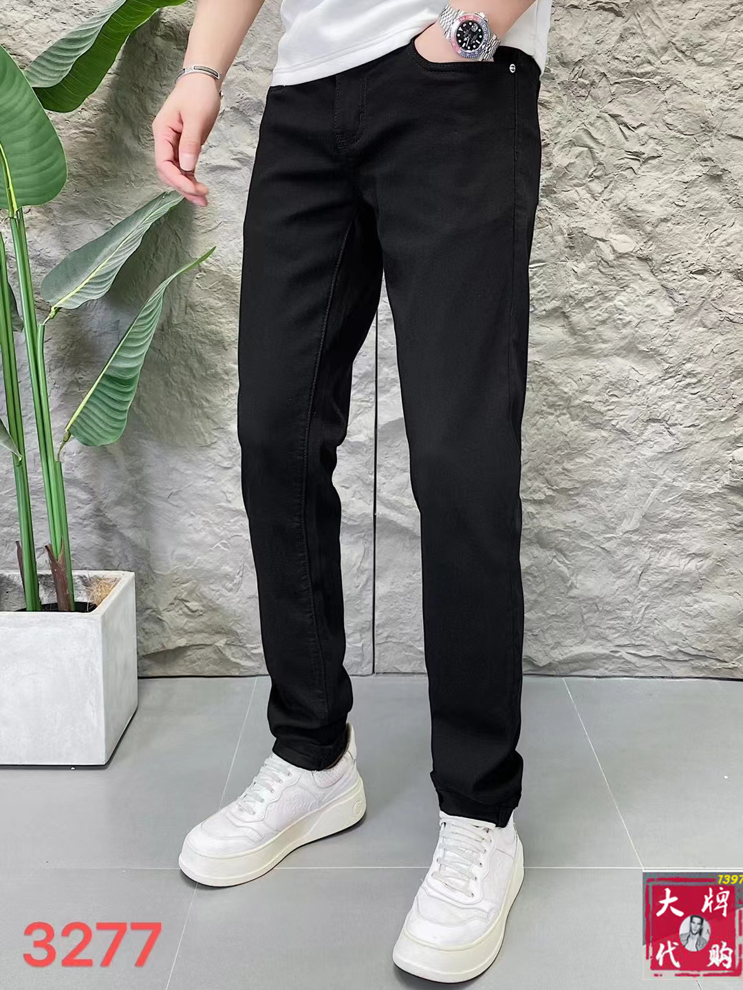 NO:520070,Cavalli Men's jeans original original cloth original wash water!  Imported original washing elastic fabrics, complex handicrafts superimposed, any washing step will become a completely different color effect after a few more seconds, so it is more precious, especially long-lasting and odor-resistant... Use the best tannin elastic texture, genuine leather leather cards, high-quality metal accessories... to create a unique and original jeans style!  Original hardware and accessories, super positive style, comfortable and breathable, extremely high grade, counter quality, and handsome upper body. Number of 29-38, jeans, alexander wang19860909卡瓦利 男士牛仔裤原厂原布原洗水！进口原版水洗弹力面料,复杂的手工艺叠加,任何一个洗水环节多停留几秒都会变成完全不一样的颜色效果,所以越加珍贵,特别持久、耐味…… 选用上乘的丹宁弹力质感,真皮皮牌、高定的金属辅料……打造出独特及原创的牛仔裤款型！原版五金辅料,版型超正,舒适透气,档次极高,专柜品质,上身帅气十足.码数29-38,,jeans,alexander wang,Men's clothing