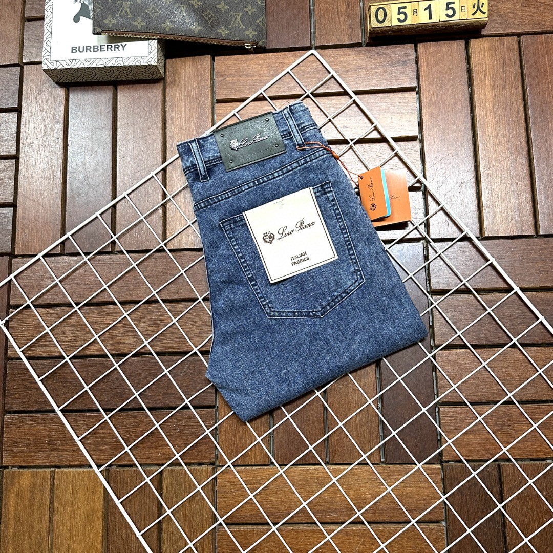 NO:443163,Loro Piana is coming, new and new products are available in the counter. The physical store has the best jeans counter original 1:1, suitable for all ages. The highest version of the imported European fabric in the market. It is comfortable, soft and skin-friendly, and the upper body effect is super fashionable and versatile, straight and stylish, and a must-have for the wardrobe!  Suitable for any occasion Size 29-40, loro piana, jeans, alexander wang19860909Loro Piana 诺悠翩雅 爆款来袭 新款新品 专柜有售 实体店已极品牛仔裤专柜原版1:1好货,适合各个年龄段.市场最高版本的欧洲进口面料.舒适柔软亲肤,上身效果超级棒时尚百搭,笔挺有型,衣橱必备！适合任何场合穿着 尺码29-40,,loro piana,jeans,alexander wang,Men's clothing