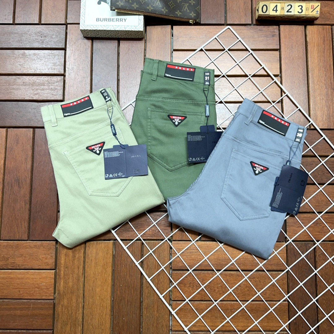 NO:494834,Prada is coming, new styles and new products are available for sale in physical stores. The original 1:1 product for the counter, suitable for all ages. The highest version of the imported European fabric in the market is comfortable, soft and skin-friendly, with super cool and fashionable and versatile effect, straight and stylish, a must-have for the wardrobe!  Suitable for any occasion Size 30-40, prada, prada, alexander wang19860909Prada 普拉达 爆款来袭 新款新品 专柜有售 实体店已极品休闲裤西裤专柜原版1:1好货,适合各个年龄段.市场最高版本的欧洲进口面料.舒适柔软亲肤,上身效果超级棒时尚百搭,笔挺有型,衣橱必备！适合任何场合穿着 尺码30-40,,prada,prada,alexander wang,Men's clothing