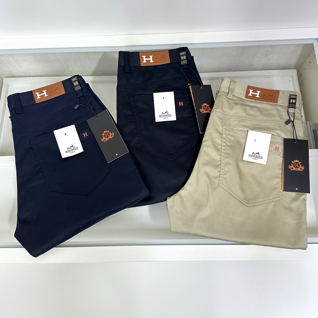 NO:472750,Hermes Hermes is coming, new models and new products are available for sale in the counter. The original 1:1 product of the counter in physical stores is suitable for all ages. The highest version of the imported European fabric in the market is comfortable, soft and skin-friendly, with super cool and fashionable and versatile effect, straight and stylish, a must-have for the wardrobe!  Suitable for any occasion Size 29-40, hermes, hermes, alexander wang19860909Hermes 爱马仕 爆款来袭 新款新品 专柜有售 实体店已极品休闲裤专柜原版1:1好货,适合各个年龄段.市场最高版本的欧洲进口面料.舒适柔软亲肤,上身效果超级棒时尚百搭,笔挺有型,衣橱必备！适合任何场合穿着 尺码29-40,,hermes,hermes,alexander wang,Men's clothing