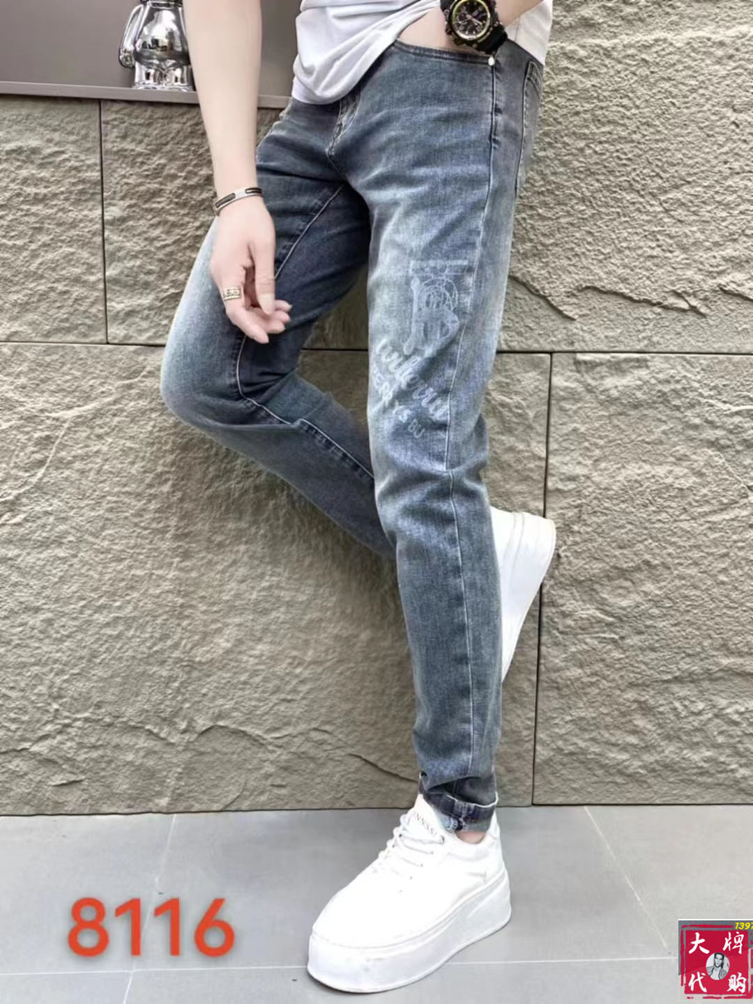 NO:456580,Burberry Men's Jeans Original Original Clothing Original Wash Water!  Imported original wash elastic fabrics, complex handicrafts superimposed, any wash process will become a completely different color effect after a few more seconds, so it is more precious, especially long-lasting and odor-resistant... Use the best tannin elastic texture, genuine leather leather cards, high-quality metal accessories... to create a unique and original jeans style!  Original hardware accessories, super positive style, comfortable and breathable, extremely high grade, counter quality, and handsome upper body. Number of codes 29-38, burberry, burberry, jeans, alexander wang19860909Burberry 巴宝莉 男士牛仔裤原厂原布原洗水！进口原版水洗弹力面料,复杂的手工艺叠加,任何一个洗水环节多停留几秒都会变成完全不一样的颜色效果,所以越加珍贵,特别持久、耐味…… 选用上乘的丹宁弹力质感,真皮皮牌、高定的金属辅料……打造出独特及原创的牛仔裤款型！原版五金辅料,版型超正,舒适透气,档次极高,专柜品质,上身帅气十足.码数29-38,,burberry,burberry,jeans,alexander wang,Men's clothing