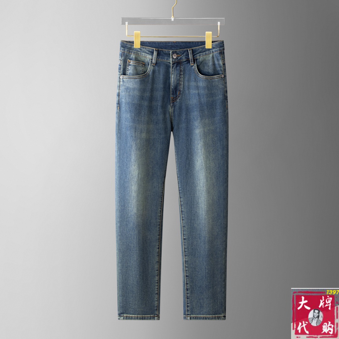 NO:421172,MiuMiu Customized high-quality fashionable jeans. Super versatile. Exclusive customization-imported high-end high-density cotton fabric, which is close and comfortable, super beautiful style, upper body makes the legs look slender, inner and lined, you can attend any occasion, and once again emphasize that the fabric is very, very classy! First-class workmanship and texture! The details are exquisite and exquisite, and quite ingenious! You deserve it! Number of codes 30-38, miumiu, jeans, alexander wang19860909MiuMiu 缪缪 订制高品质时尚牛仔裤.超级百搭款.独家定制-进口高端高密度精棉面料,贴身舒适,超靓版型、上身显腿修长,內里,走线都无可挑剔,任何场合都可出席,再次强调面料非常非常显档次！做工、质感一流！细节精致考究,颇具匠心！ 您值得拥有！ 码数30-38,,miumiu,jeans,alexander wang,Men's clothing