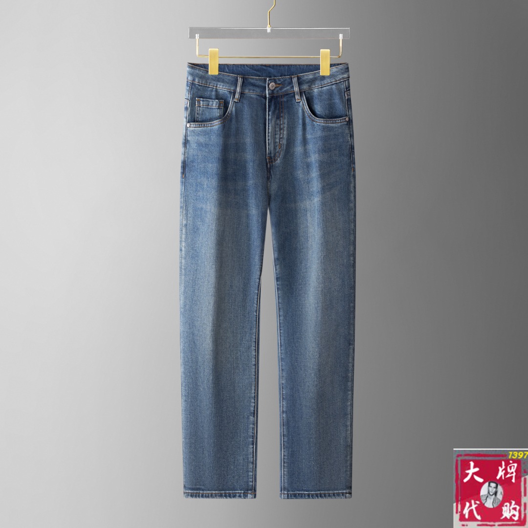 NO:421213,Ferragamo custom high-quality fashionable jeans. Super versatile style. Exclusive customization-imported high-end high-density cotton fabric, close and comfortable, super beautiful style, upper body makes the legs look slender, inner and lined, you can attend any occasion, again emphasize that the fabric is very, very classy! First-class workmanship and texture! The details are exquisite and exquisite, and quite ingenious! You deserve it! 30-38 yards, ferragamo, jeans, alexander wang19860909菲拉格慕 订制高品质时尚牛仔裤.超级百搭款.独家定制-进口高端高密度精棉面料,贴身舒适,超靓版型、上身显腿修长,內里,走线都无可挑剔,任何场合都可出席,再次强调面料非常非常显档次！做工、质感一流！细节精致考究,颇具匠心！ 您值得拥有！ 码数30-38,,ferragamo,jeans,alexander wang,Men's clothing
