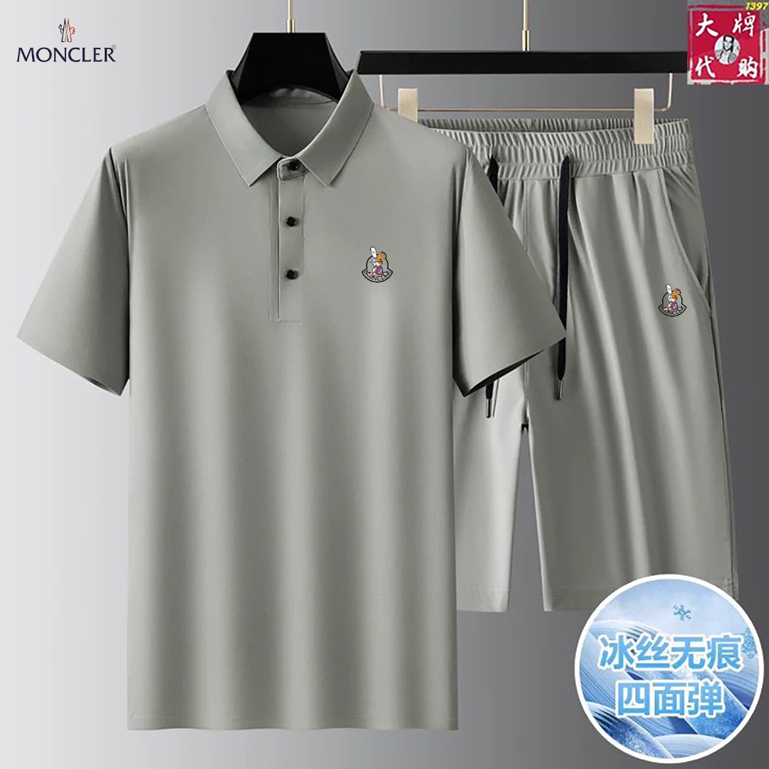 NO:421146,【Moncler hooded mouth】New summer set!  Mercerated fabric!  Exclusive first new product, 2025ss official website synchronizes Milan catwalk style, physical shot top quality goods (173 130 catties wear L) standard code number!  The latest top official website original list, a new experience, three-dimensional tailoring of the counter fabric, new hardware accessories, delicate and soft feel, comfortable and breathable upper body, big brand style, luxury and atmospheric, texture only imported from Italy customization, versatile style, not picky in people, fine workmanship and meticulous, no pressure to enter and exit the counter, absolutely worth a piece of good product!  Code number M-4XL, Moncler, alexander wang19860909【 Moncler 蒙口】夏季新款套装！丝光面料！独家首发新品 ,2025ss官网同步米兰走秀款 实物拍摄顶级好货（173 130斤穿L）标准码数！最新顶尖官网原单,全新体验 专柜面料立体剪裁 全新五金配件、手感细腻柔软 上身舒适透气 大牌风范 奢华大气 进口意大利定制才有的质感 百搭款式 穿着不挑人 ,做工精细一丝不苟 ,出入专柜无压力 绝对值得人手一件的好货！码数M-4XL,,Moncler,alexander wang,Men's clothing