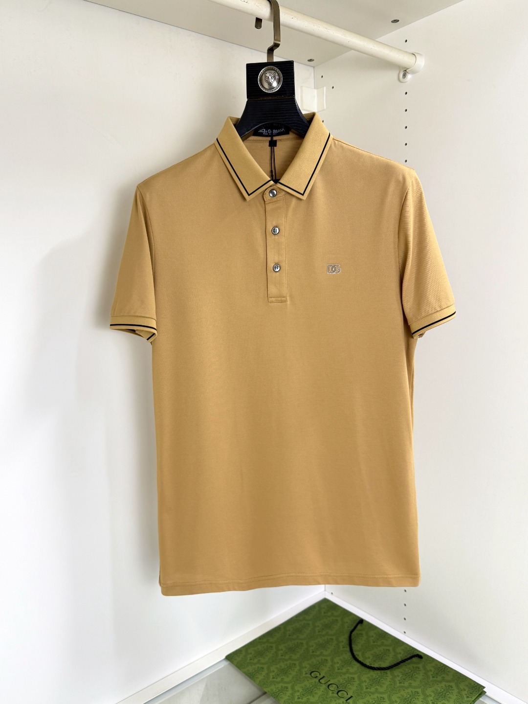 NO:421334,DG Dolce & Gabbana, Fat Brother Gospel Maximum 4XL can wear 200 catties summer new versatile fashion Polo lapel business short sleeves Xinjiang long latte cotton fabric soft comfortable and breathable brand element design concept reflects high quality. It feels delicate and soft!  It is casually cut, with a great upper body style!  Code number M-4XL, Dolce & Gabbana, T-shirt, alexander wang19860909DG 杜嘉班纳 胖哥福音最大4XL可穿200斤夏款新款百搭时尚Polo翻领商务短袖 新疆长绒棉 面料柔软舒适透气 品牌元素设计理念,体现高品质.手感细腻柔软！呈现休闲裁剪,上身版型超赞！ 码数M-4XL,,Dolce&Gabbana,T-shirt,alexander wang,Men's clothing