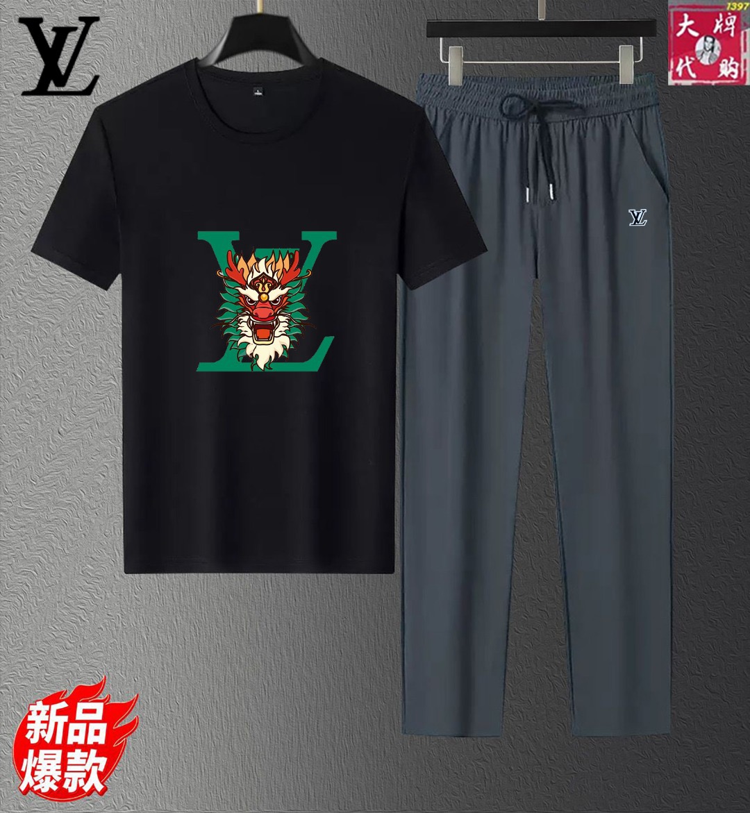 NO:427457,【LV Louis Vuitton】Summer new suit!  Mercerated fabric!  Exclusive first new product, the official website synchronizes the Milan catwalk model, and the physical shot is the standard number of top-quality goods!  The latest top official website original list, a new experience, three-dimensional tailoring of the counter fabric, new hardware accessories, delicate and soft feel, comfortable and breathable upper body, big brand style, luxury and atmospheric, texture only imported from Italy customization, versatile style, not picky in people, fine workmanship and meticulous, no pressure to enter and exit the counter, absolutely worth a piece of good product!  Count M-4XL Please report your height and weight by placing an order, louis vuitton,louis vuitton,alexander wang19860909【 LV 路易威登】夏新款套装！丝光面料！独家首发新品 ,官网同步米兰走秀款 实物拍摄顶级好货标准码数！最新顶尖官网原单,全新体验 专柜面料立体剪裁 全新五金配件、手感细腻柔软 上身舒适透气 大牌风范 奢华大气 进口意大利定制才有的质感 百搭款式 穿着不挑人 ,做工精细一丝不苟 ,出入专柜无压力 绝对值得人手一件的好货！码数M-4XL 下单敬请报身高体重,,louis vuitton,louis vuitton,alexander wang,Men's clothing