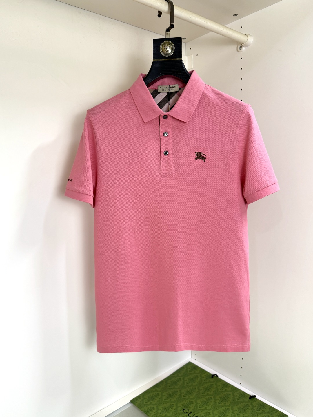 NO:425296,Burberry, Fat Brother Gospel Maximum 4XL can wear 200 catties summer new versatile and fashionable Polo lapel business short sleeves Xinjiang long velvet cotton fabric soft and comfortable and breathable. Brand element design concept reflects high quality. It feels delicate and soft!  It is casually cut, with a great upper body style!  Code number M-4XL, burberry, burberry, T-shirt, alexander wang19860909Burberry 巴宝莉 胖哥福音最大4XL可穿200斤夏款新款百搭时尚Polo翻领商务短袖 新疆长绒棉 面料柔软舒适透气 品牌元素设计理念,体现高品质.手感细腻柔软！呈现休闲裁剪,上身版型超赞！ 码数M-4XL,,burberry,burberry,T-shirt,alexander wang,Men's clothing