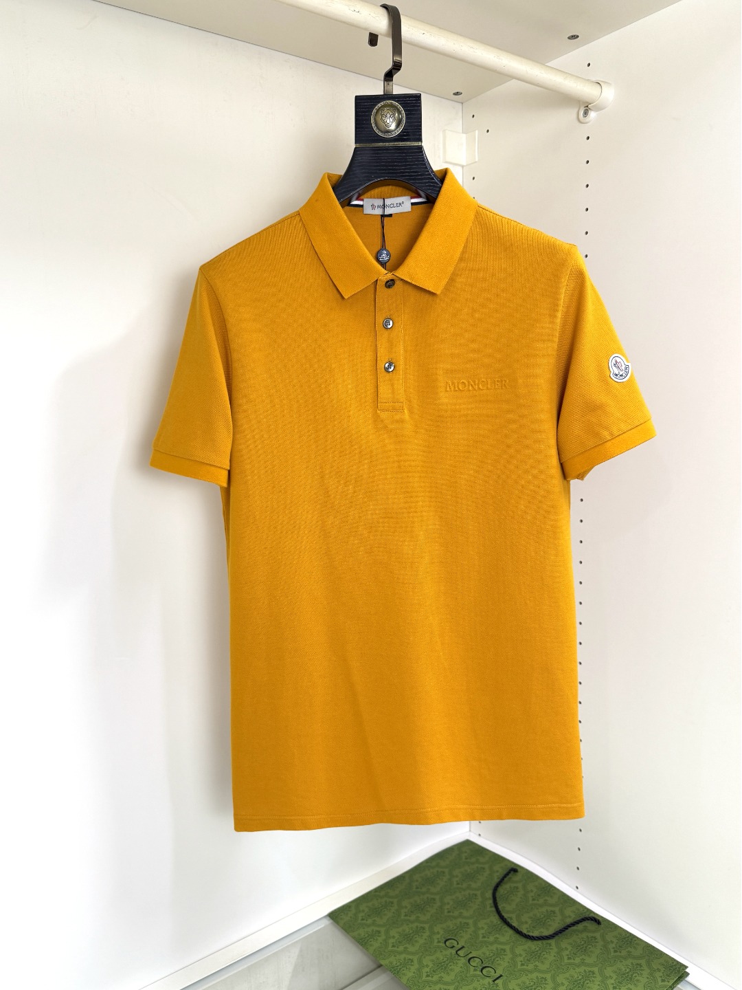 NO:425279,Moncler masked Fat Brother Gospel Max 4XL wearable 200 catties summer new versatile and fashionable Polo lapel business short sleeves Xinjiang long latte cotton fabric soft and comfortable breathable brand element design concept reflects high quality. It feels delicate and soft!  It is casually cut, with a great upper body style!  Code number M-4XL, Moncler, T-shirt, alexander wang19860909Moncler 蒙口 胖哥福音最大4XL可穿200斤夏款新款百搭时尚Polo翻领商务短袖 新疆长绒棉 面料柔软舒适透气 品牌元素设计理念,体现高品质.手感细腻柔软！呈现休闲裁剪,上身版型超赞！ 码数M-4XL,,Moncler,T-shirt,alexander wang,Men's clothing