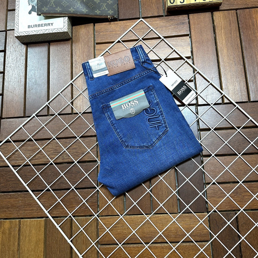 NO:427541,BOSS Boss is coming, new models and new products are available for sale in the counter. The original jeans in physical stores are already 1:1 good products for the original 1:1 of the counter, suitable for all ages. The highest version of the imported European fabric in the market is comfortable, soft and skin-friendly, with super cool and fashionable and versatile upper body effect, straight and stylish, a must-have for the wardrobe!  Suitable for any occasion Size 29-40, jeans,alexander wang19860909BOSS 波士 爆款来袭 新款新品 专柜有售 实体店已极品牛仔裤专柜原版1:1好货,适合各个年龄段.市场最高版本的欧洲进口面料.舒适柔软亲肤,上身效果超级棒时尚百搭,笔挺有型,衣橱必备！适合任何场合穿着 尺码29-40,,jeans,alexander wang,Men's clothing