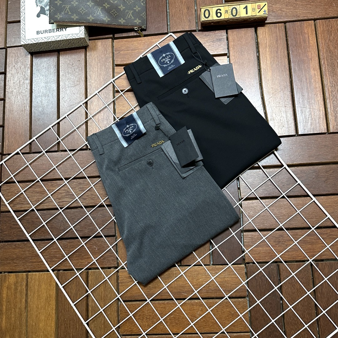 NO:427511,Prada Prada is coming, new styles and new products are available for sale in the counter. The original 1:1 product of the counter in physical stores is suitable for all ages. The highest version of the imported European fabric in the market is comfortable, soft and skin-friendly, with super cool and fashionable and versatile effect, straight and stylish, a must-have for the wardrobe!  Suitable for any occasion Size: 29-40, prada, prada, alexander wang19860909Prada普拉达 爆款来袭 新款新品 专柜有售 实体店已极品休闲裤西裤专柜原版1:1好货,适合各个年龄段.市场最高版本的欧洲进口面料.舒适柔软亲肤,上身效果超级棒时尚百搭,笔挺有型,衣橱必备！适合任何场合穿着 尺码:29-40,,prada,prada,alexander wang,Men's clothing