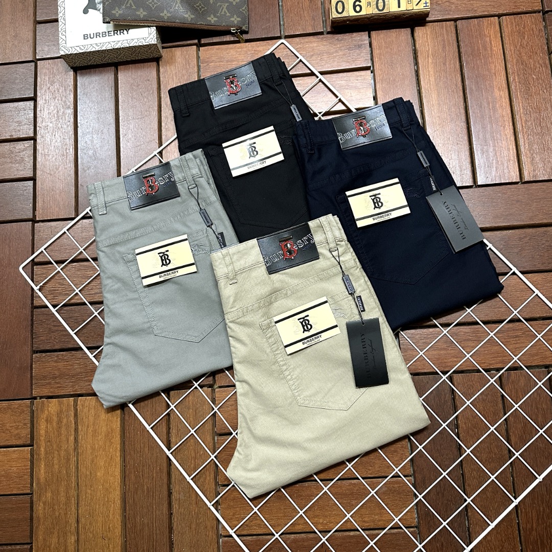 NO:427501,Burberry Burberry is coming, new styles and new products are available for sale in the counter. The original 1:1 product of the counter in physical stores is suitable for all ages. The highest version of the imported European fabric in the market is comfortable, soft and skin-friendly, with super cool and fashionable and versatile effect, straight and stylish, a must-have for the wardrobe!  Suitable for any occasion Size: 29-40, burberry, burberry, alexander wang19860909Burberry 巴宝莉 爆款来袭 新款新品 专柜有售 实体店已极品休闲裤西裤专柜原版1:1好货,适合各个年龄段.市场最高版本的欧洲进口面料.舒适柔软亲肤,上身效果超级棒时尚百搭,笔挺有型,衣橱必备！适合任何场合穿着 尺码:29-40,,burberry,burberry,alexander wang,Men's clothing