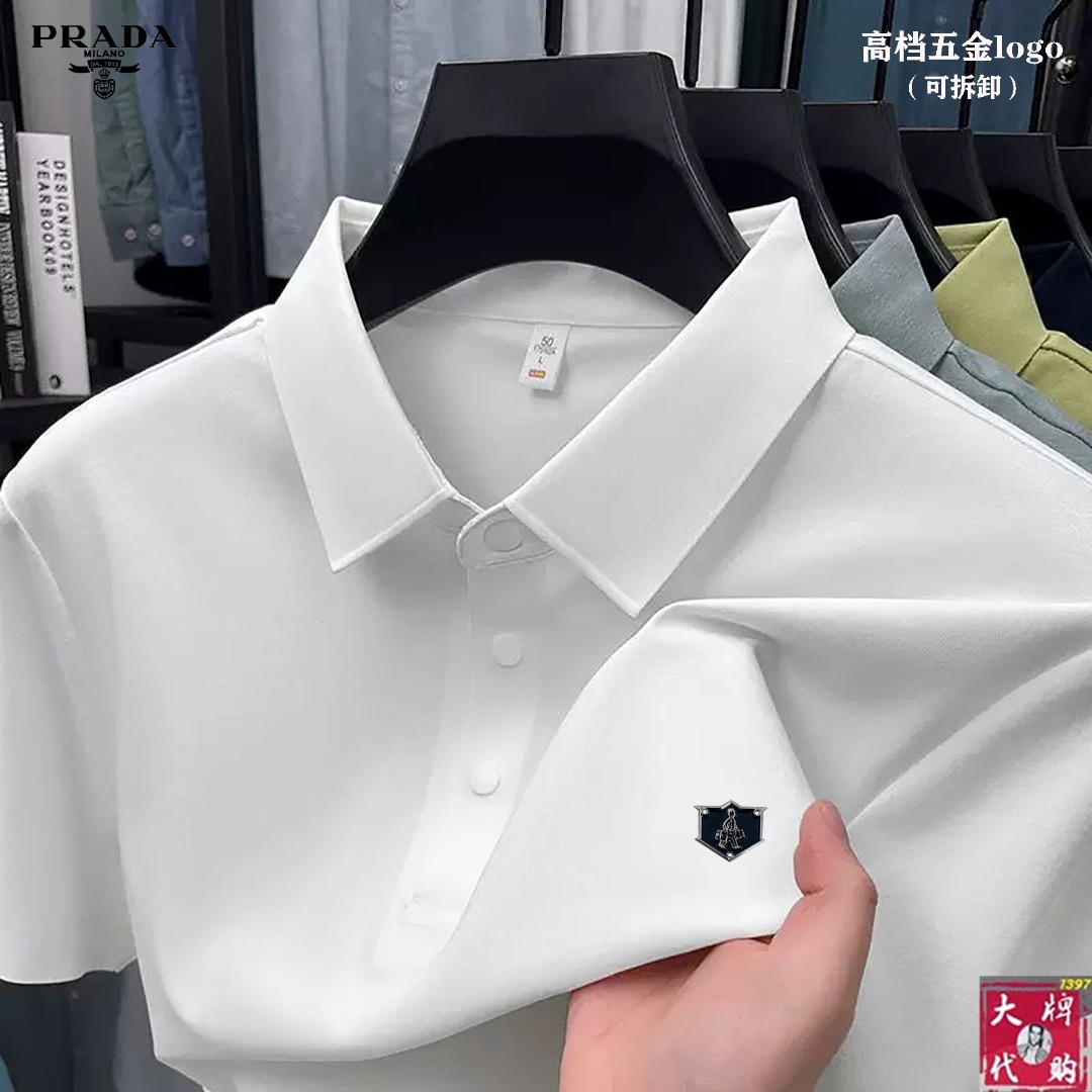 NO:450802,Prada The latest model of the same counter is released first!  High-end, fashionable and casual short-sleeved sleeves, super genuine upper body instantly turns into Oppa!  , Simple and fashionable three-dimensional cutting, unique craftsmanship, produced by the original single OEM factory; the upper body effect is excellent, showing confidence temperament; all the details show perfect quality, the classic logo symbolizes the highest quality of the brand, possession is the beginning of another fashion, code number M --4XL;,,prada,prada,T-shirt,alexander wang19860909Prada 普拉达 最新款专柜同款首发！高端时尚休闲短袖,超正版型上身瞬间变欧巴！,简约时尚的三维裁剪,工艺独特,原单代工厂出品；上身效果极佳,彰显自信气质；所有细微处尽情展现完美品质胸口的经典Logo象征了品牌至高的品质,拥有,便是另一种时尚的开始,码数M --4XL；,,prada,prada,T-shirt,alexander wang,Men's clothing