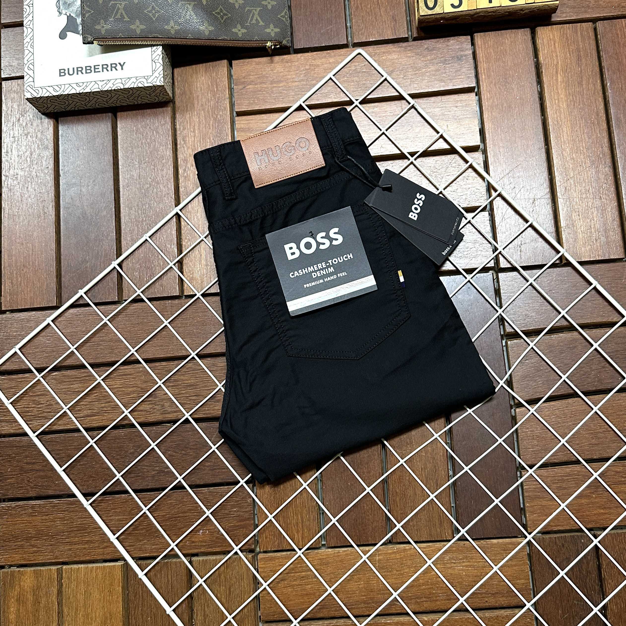 NO:443171,BOSS boss New style and new products available for sale in counters. The original 1:1 product for physical stores, suitable for all ages. The highest version of imported European fabrics in the market. They are comfortable, soft and skin-friendly. The upper body effect is super fashionable and versatile. They are straight and stylish. They are a must-have in the wardrobe!  Suitable for any occasion Size 29-40, jeans,alexander wang19860909BOSS老板 新款新品 专柜有售 实体店极品牛仔裤专柜原版1:1好货,适合各个年龄段.市场最高版本的欧洲进口面料.舒适柔软亲肤,上身效果超级棒时尚百搭,笔挺有型,衣橱必备！适合任何场合穿着 尺码29-40,,jeans,alexander wang,Men's clothing