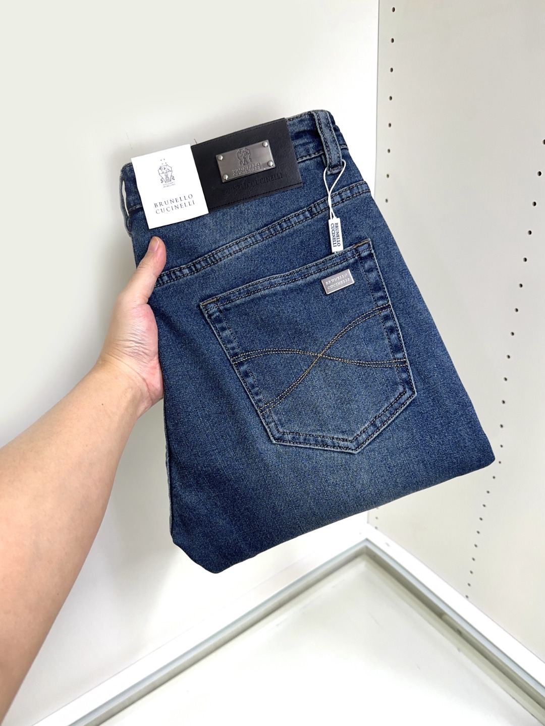 NO:443104,BC hot products are coming, new models and new products are available for sale in the counter. The physical store has the best jeans counter original 1:1, suitable for all ages. The highest version of the imported European fabric in the market is comfortable, soft and skin-friendly, with super cool and fashionable and versatile effect, straight and stylish, a must-have for the wardrobe!  Suitable for any occasion Size 29-40, jeans,alexander wang19860909BC 爆款来袭 新款新品 专柜有售 实体店已极品牛仔裤专柜原版1:1好货,适合各个年龄段.市场最高版本的欧洲进口面料.舒适柔软亲肤,上身效果超级棒时尚百搭,笔挺有型,衣橱必备！适合任何场合穿着 尺码29-40,,jeans,alexander wang,Men's clothing