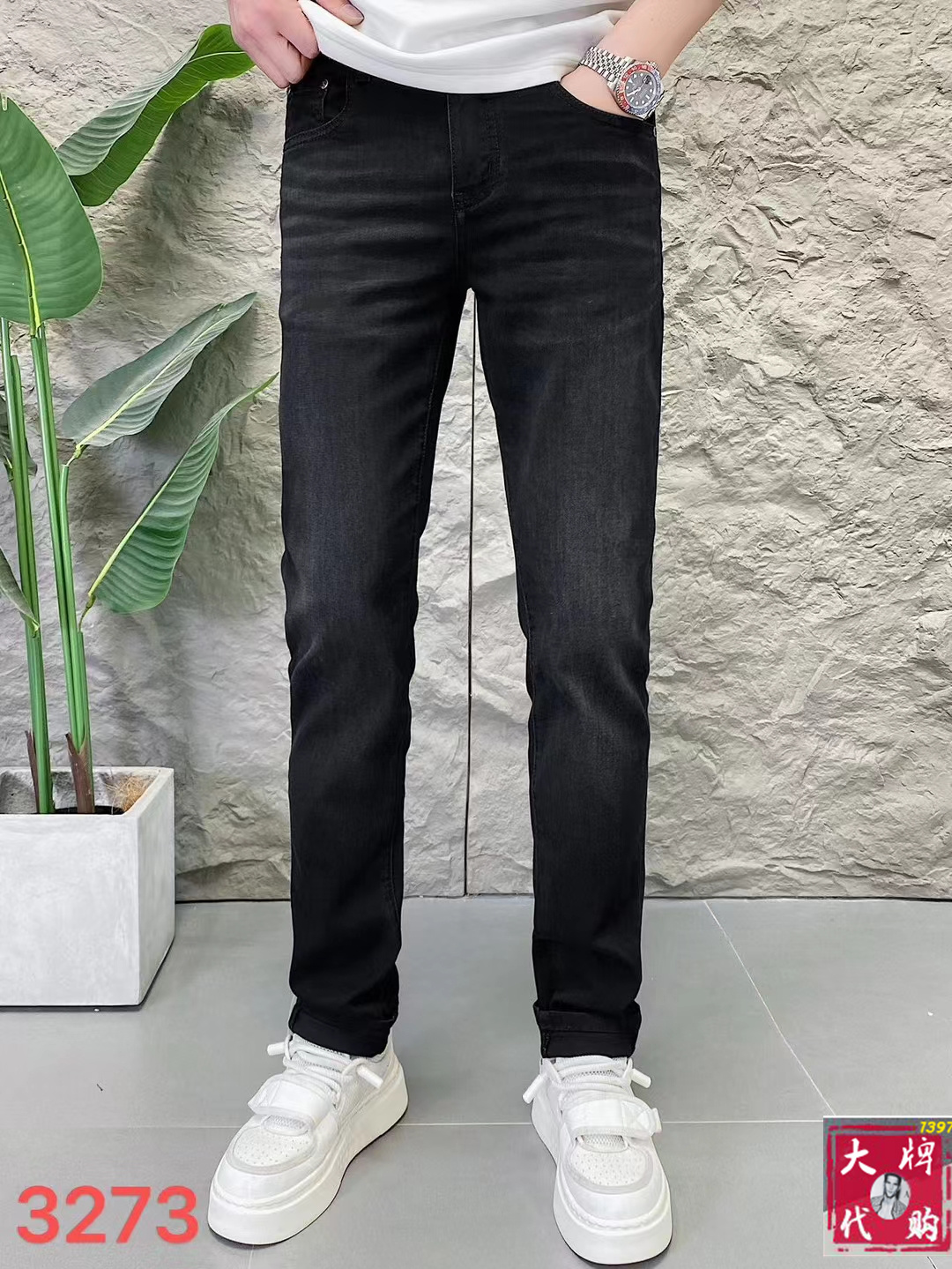 NO:450887,Burberry Men's Jeans Original Original Clothing Original Wash Water!  Imported original wash elastic fabrics, complex handicrafts superimposed, any wash process will become a completely different color effect after a few more seconds, so it is more precious, especially long-lasting and odor-resistant... Use the best tannin elastic texture, genuine leather leather cards, high-quality metal accessories... to create a unique and original jeans style!  Original hardware accessories, super positive style, comfortable and breathable, extremely high grade, counter quality, and handsome upper body. Number of codes 29-38, burberry, burberry, jeans, alexander wang19860909Burberry 巴宝莉 男士牛仔裤原厂原布原洗水！进口原版水洗弹力面料,复杂的手工艺叠加,任何一个洗水环节多停留几秒都会变成完全不一样的颜色效果,所以越加珍贵,特别持久、耐味…… 选用上乘的丹宁弹力质感,真皮皮牌、高定的金属辅料……打造出独特及原创的牛仔裤款型！原版五金辅料,版型超正,舒适透气,档次极高,专柜品质,上身帅气十足. 码数29-38,,burberry,burberry,jeans,alexander wang,Men's clothing