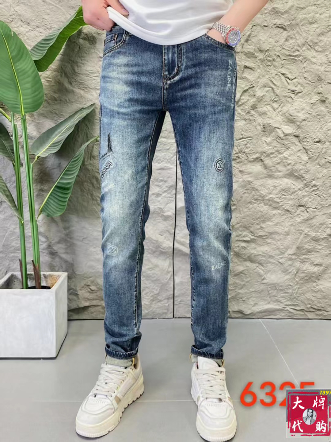 NO:450892,Zegna Men's Jeans Original Original Clothing and Washing Water!  Imported original wash elastic fabrics, complex handicrafts superimposed, any wash process will become a completely different color effect after a few more seconds, so it is more precious, especially long-lasting and odor-resistant... Use the best tannin elastic texture, genuine leather leather cards, high-quality metal accessories... to create a unique and original jeans style!  Original hardware accessories, super positive style, comfortable and breathable, extremely high grade, counter quality, and handsome upper body. Number of 29-38, zegna, jeans, alexander wang19860909Zegna 杰尼亚 男士牛仔裤原厂原布原洗水！进口原版水洗弹力面料,复杂的手工艺叠加,任何一个洗水环节多停留几秒都会变成完全不一样的颜色效果,所以越加珍贵,特别持久、耐味…… 选用上乘的丹宁弹力质感,真皮皮牌、高定的金属辅料……打造出独特及原创的牛仔裤款型！原版五金辅料,版型超正,舒适透气,档次极高,专柜品质,上身帅气十足. 码数29-38,,zegna,jeans,alexander wang,Men's clothing