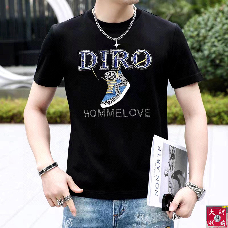 NO:450912,DIOR DIOR Fat Brother Gospel Maximum 4XL can wear 200 catties top-level round neck casual short sleeve high-end custom versatile style. Anyone can easily control it. The fabric is fully customized craftsmanship. The latest logo design of the luxurious classic brand on the chest is very high-end. Those who understand goods must enter!  The style and tailoring are slim styles, which are very exquisite, showing aura and highlighting the exquisiteness of business men. This is the unique feature, the right slim fit, and the upper body effect is very good!  Size M-4XL, dior, dior, T-shirt, alexander wang19860909DIOR 迪奥 胖哥福音最大4XL可穿200斤顶级圆领休闲短袖高级定制百搭款式 任何人都可以轻松驾驭 面料全订制工艺 胸前奢华经典品牌最新logo设计,非常显档次懂货的必须入！版型剪裁属于修身款 非常精致,显气场,又会凸显商务男士的精致,这就是独到之处,恰到好处的修身,上身效果非常赞！尺码M-4XL,,dior,dior,T-shirt,alexander wang,Men's clothing