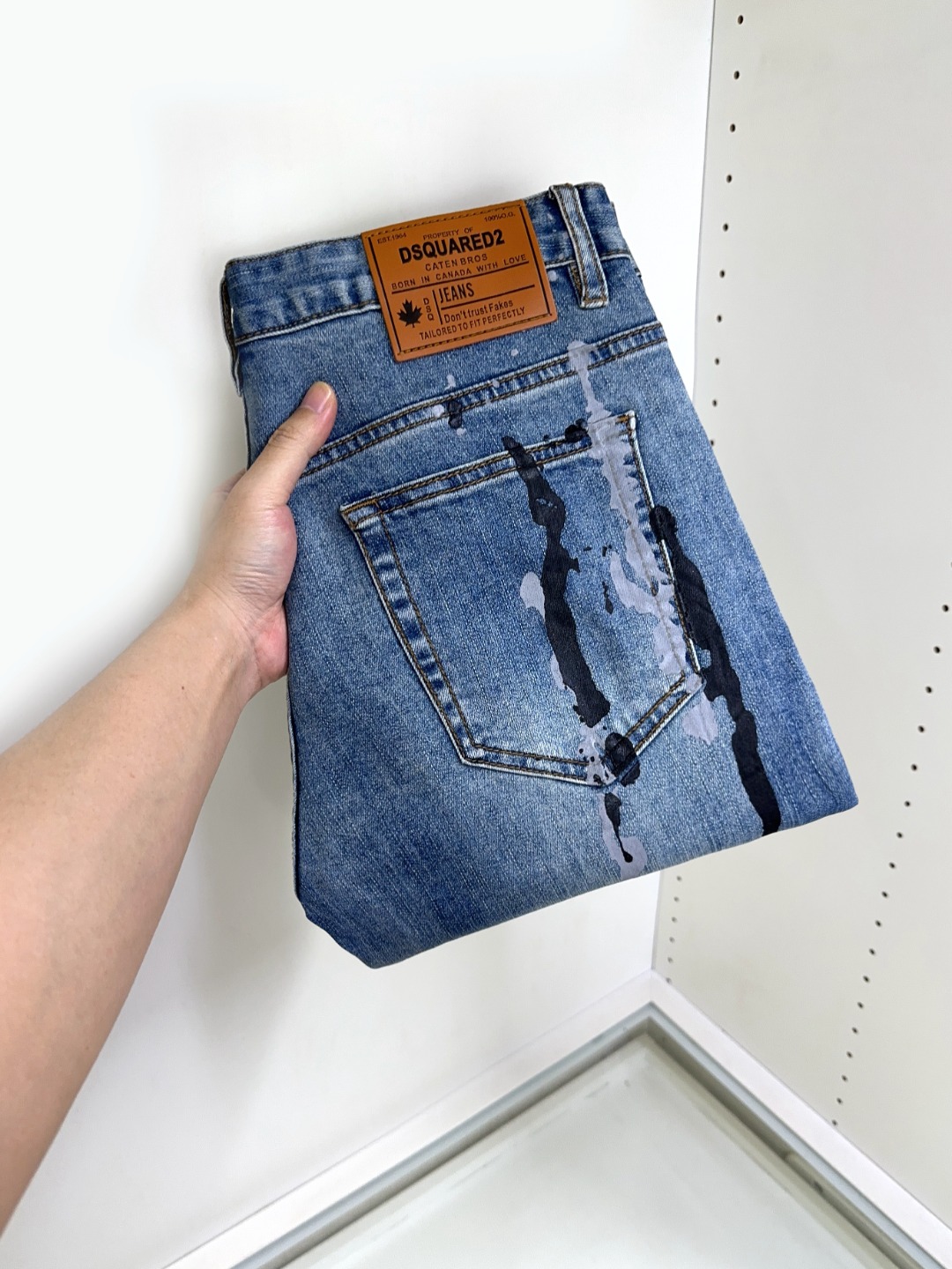 NO:450914,DSQ second time, hot products are coming, new models and new products are available for sale in the counter. The original jeans in physical stores are already 1:1 good products for the counter, suitable for all ages. The highest version of the imported European fabric in the market is comfortable, soft and skin-friendly, with super cool and fashionable and versatile effect, straight and stylish, a must-have for the wardrobe!  Suitable for any occasion Size 29-38, jeans,alexander wang19860909DSQ第二次方 爆款来袭 新款新品 专柜有售 实体店已极品牛仔裤专柜原版1:1好货,适合各个年龄段.市场最高版本的欧洲进口面料.舒适柔软亲肤,上身效果超级棒时尚百搭,笔挺有型,衣橱必备！适合任何场合穿着 尺码29-38,,jeans,alexander wang,Men's clothing