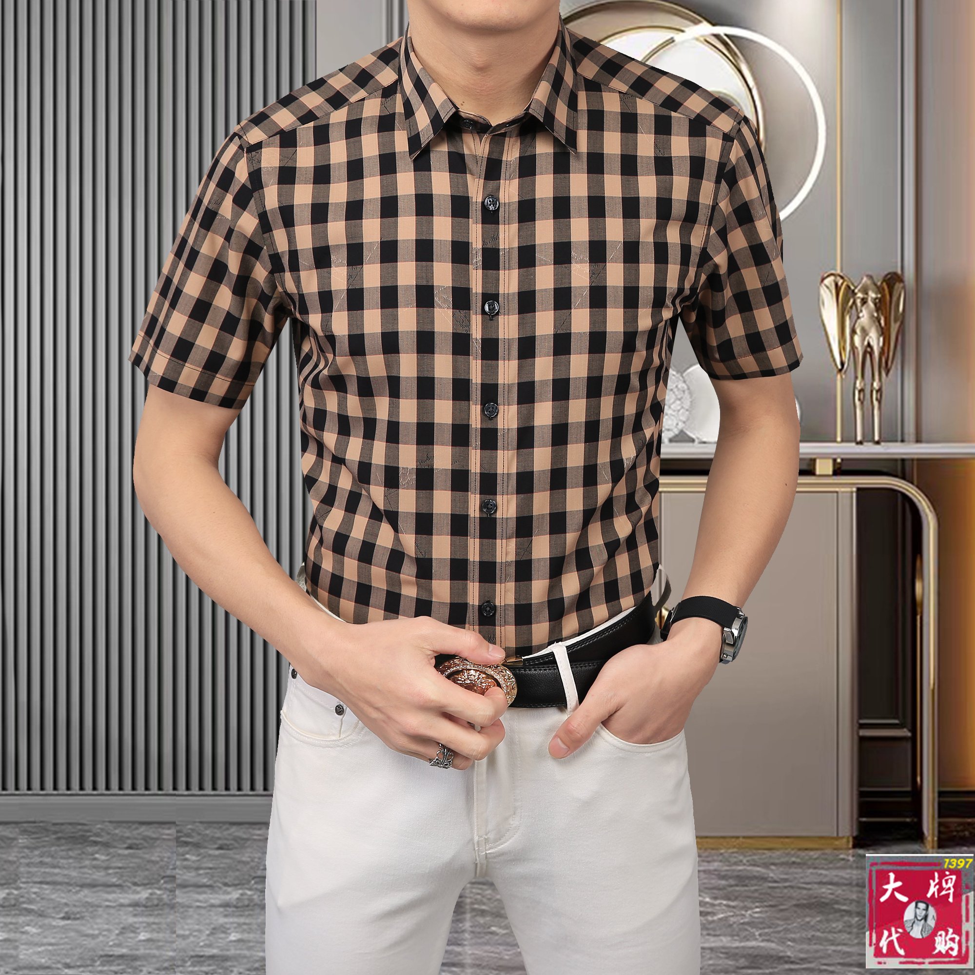 NO:477773,Burberry Spring and summer new men's short-sleeved classic plaid shirt shirt, high-end version!  Customized fabrics for counters are breathable and comfortable, with impeccable details, and the brand element design concept reflects high quality. The feel is delicate and soft!  It presents casual cut, unbeaten style, exquisite craftsmanship can stand the test, and the upper body style is excellent!  Standard code number M-3XL, burberry, burberry, shirts, T-shirt, alexander wang19860909Burberry 巴宝莉 春夏新款男士短袖经典格子衬衣 衬衫,高端版本！专柜定制面料 透气舒适度高,细节无可挑剔,品牌元素设计理念,体现高品质.手感细腻柔软！呈现休闲裁剪,长久不败款,精致的工艺经得起检验,上身版型超赞！标准码数M-3XL,,burberry,burberry,shirts,T-shirt,alexander wang,Men's clothing