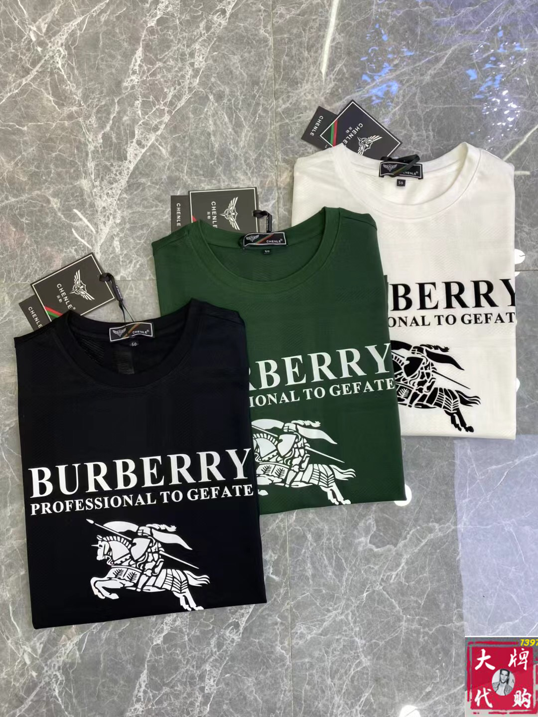 NO:475018,Burberry 2025 new round neck short-sleeved T-shirt T-shirt half-sleeved, high-end version!  Customized fabrics for counters are breathable and comfortable, with impeccable details, and the brand element design concept reflects high quality. The feel is delicate and soft!  It is casually cut, with a great upper body style!  Code number M-3XL, burberry, burberry, T-shirt, tees, t-shirt, alexander wang19860909Burberry 巴宝莉 2025新款 圆领 短袖 T恤 体恤 半袖 ,高端版本！专柜定制面料 透气舒适度高,细节无可挑剔,品牌元素设计理念,体现高品质.手感细腻柔软！呈现休闲裁剪,上身版型超赞！码数M-3XL,,burberry,burberry,T-shirt,tees，t-shirt,alexander wang,Men's clothing