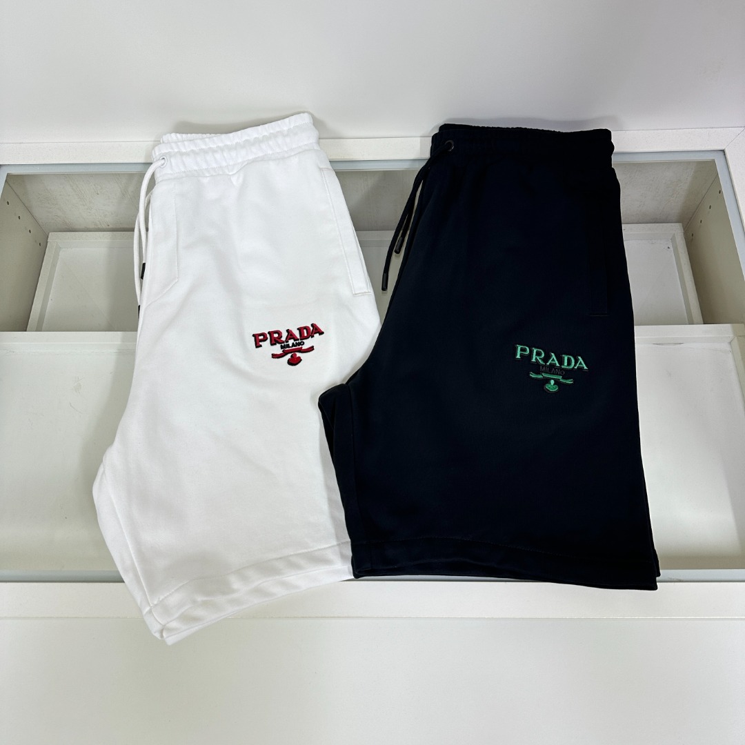 NO:463202,Prada New summer casual shorts for men, high-end custom fabric breathable fabric, extremely breathable elastic and comfortable, impeccable details, top-level auxiliary materials, original logo design concept, delicate and soft feel!  The upper body style is excellent!  Size S-3XL can wear 220 catties, prada, prada, shorts, alexander wang19860909Prada 普拉达 夏季新款男士休闲短裤,高级定制面料透气面料 透气弹力舒适度极高,细节无可挑剔,顶级辅料配备,原版logo设计理念,手感细腻柔软！上身版型超赞！尺码S-3XL可穿220斤,,prada,prada,shorts,alexander wang,Men's clothing