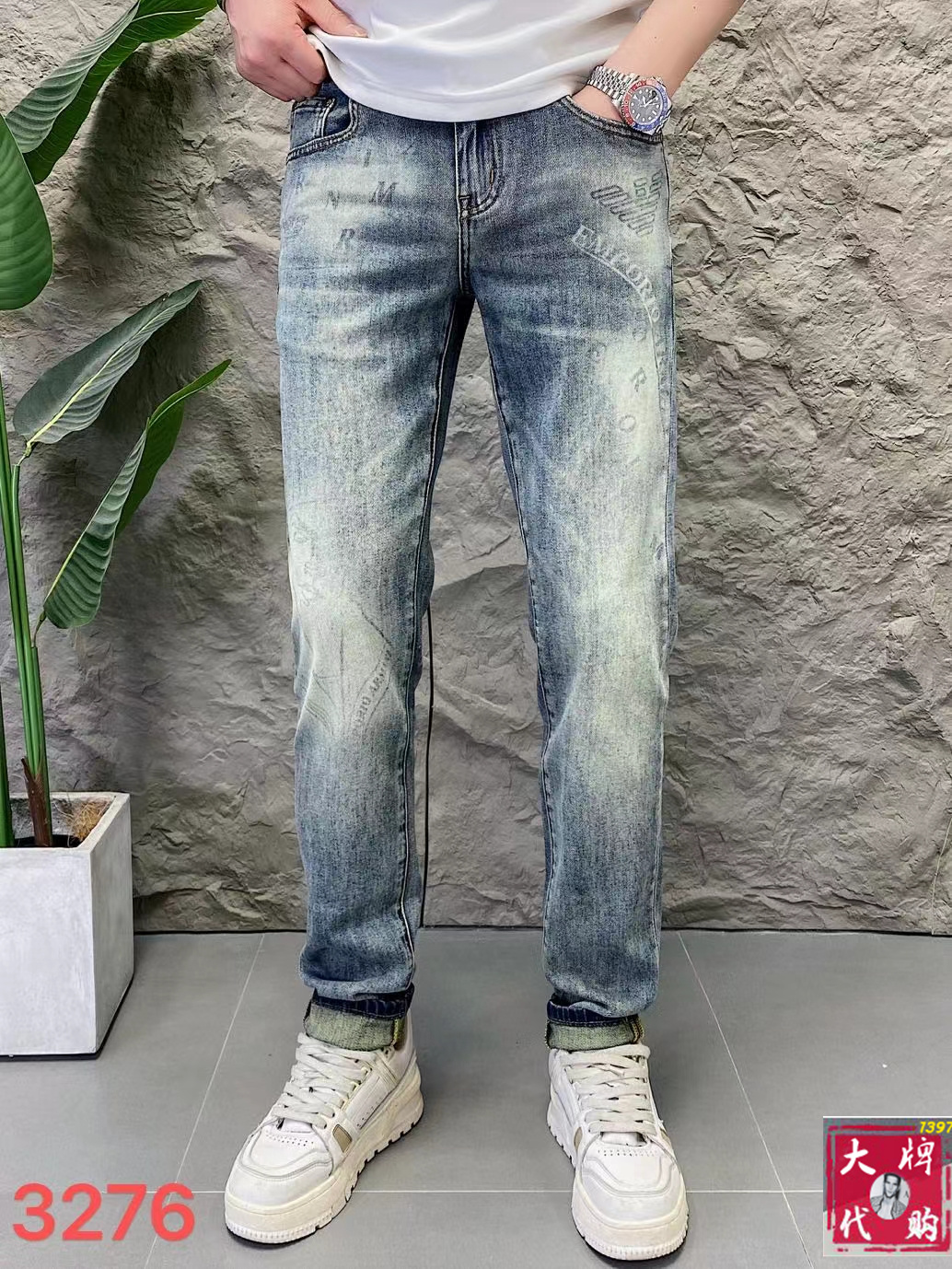 NO:463182,Armani Men's Jeans Original Original Clothing Original Wash Water!  Imported original wash elastic fabrics, complex handicrafts superimposed, any wash process will become a completely different color effect after a few more seconds, so it is more precious, especially long-lasting and odor-resistant... Use the best tannin elastic texture, genuine leather leather cards, high-quality metal accessories... to create a unique and original jeans style!  Original hardware accessories, super positive style, comfortable and breathable, extremely high grade, counter quality, and handsome upper body. Number of codes 29-38, Armani, Armani, jeans, alexander wang19860909Armani 阿玛尼 男士牛仔裤原厂原布原洗水！进口原版水洗弹力面料,复杂的手工艺叠加,任何一个洗水环节多停留几秒都会变成完全不一样的颜色效果,所以越加珍贵,特别持久、耐味…… 选用上乘的丹宁弹力质感,真皮皮牌、高定的金属辅料……打造出独特及原创的牛仔裤款型！原版五金辅料,版型超正,舒适透气,档次极高,专柜品质,上身帅气十足.码数29-38,,armani,armani,jeans,alexander wang,Men's clothing