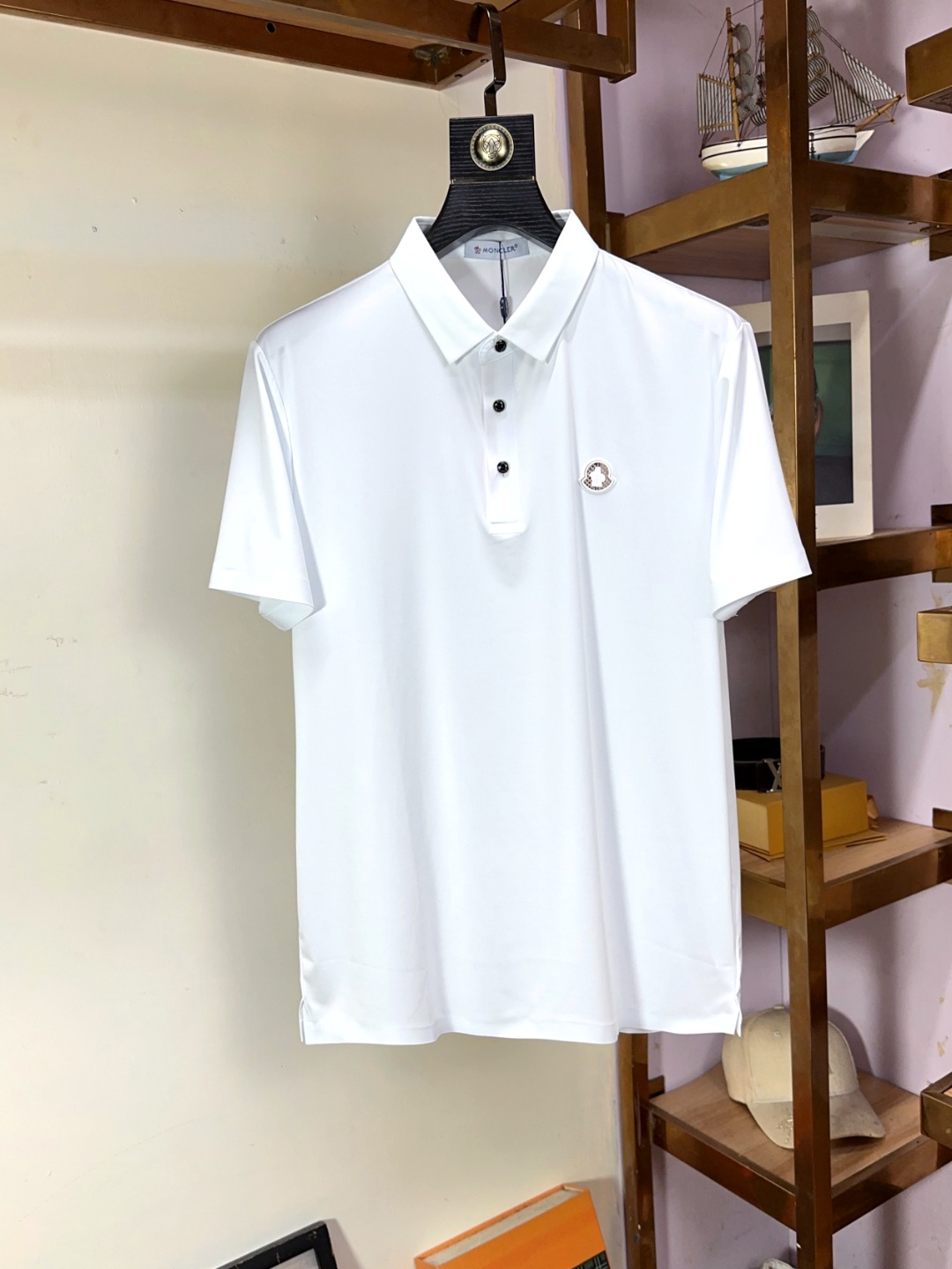 NO:463213,Moncler masked mouth Pang Ge Gospel 4XL can wear 200 catties full-quality full-quality order business casual lapel short sleeves make the overall upper body feel. Business casual and stylish while business casual, belongs to a light business casual design, allowing you to easily control different occasions. The combination style, fabric is made of cotton Judy material, mercerized to give the surface a warm and shiny feeling. The upper body is high-end, comfortable, skin-friendly, breathable, and is a very practical wear for daily commuting and leisure. Full-quality order M-4XL (maximum wear to 200 catties), Moncler, T-shirt, alexander wang19860909Moncler 蒙口 胖哥福音4XL可穿200斤全品全品相订单商务休闲翻领短袖 让整体上身感 商务休闲的同时 时尚有型 属于轻商务休闲设计 让您轻松驾驭不同场合. 合体的版型,面料采用全棉朱迪材质,丝光处理 让表面有着温润的光泽感 上身高档的同时 舒适,亲肤,透气好,平时通勤休闲都很实穿的一款 全品相订单 码数 M-4XL（最大穿到200斤）,,Moncler,T-shirt,alexander wang,Men's clothing